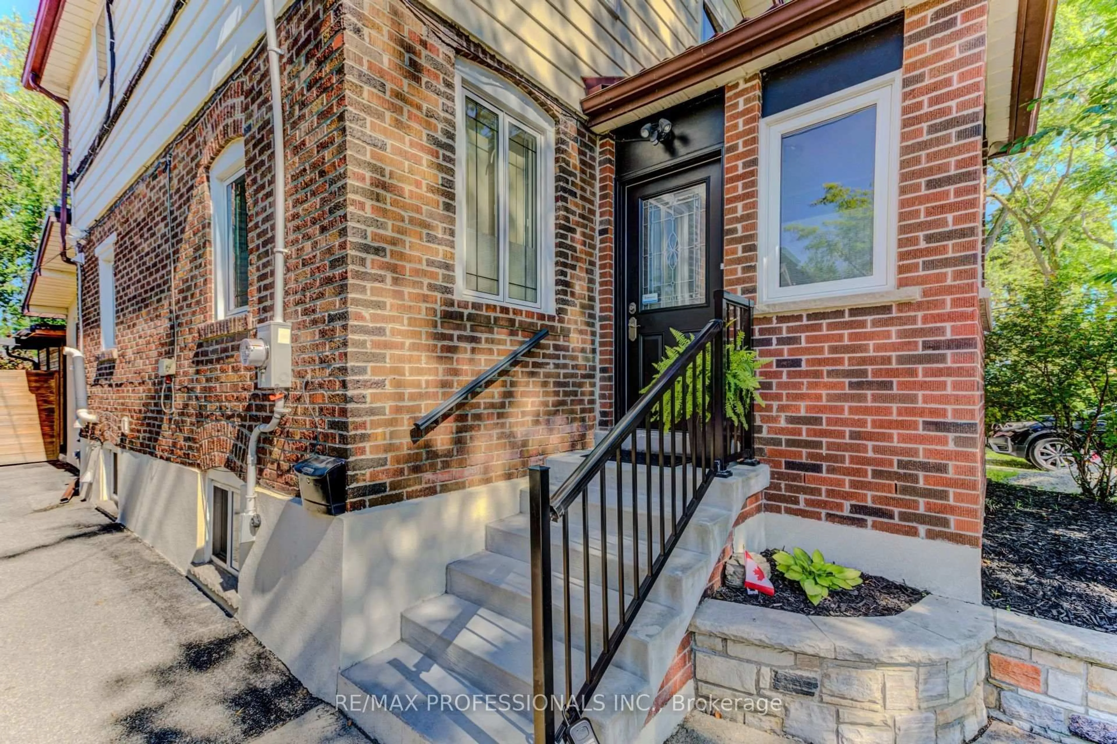 Home with brick exterior material, street for 39 Rosemeade Ave, Toronto Ontario M8Y 3A4