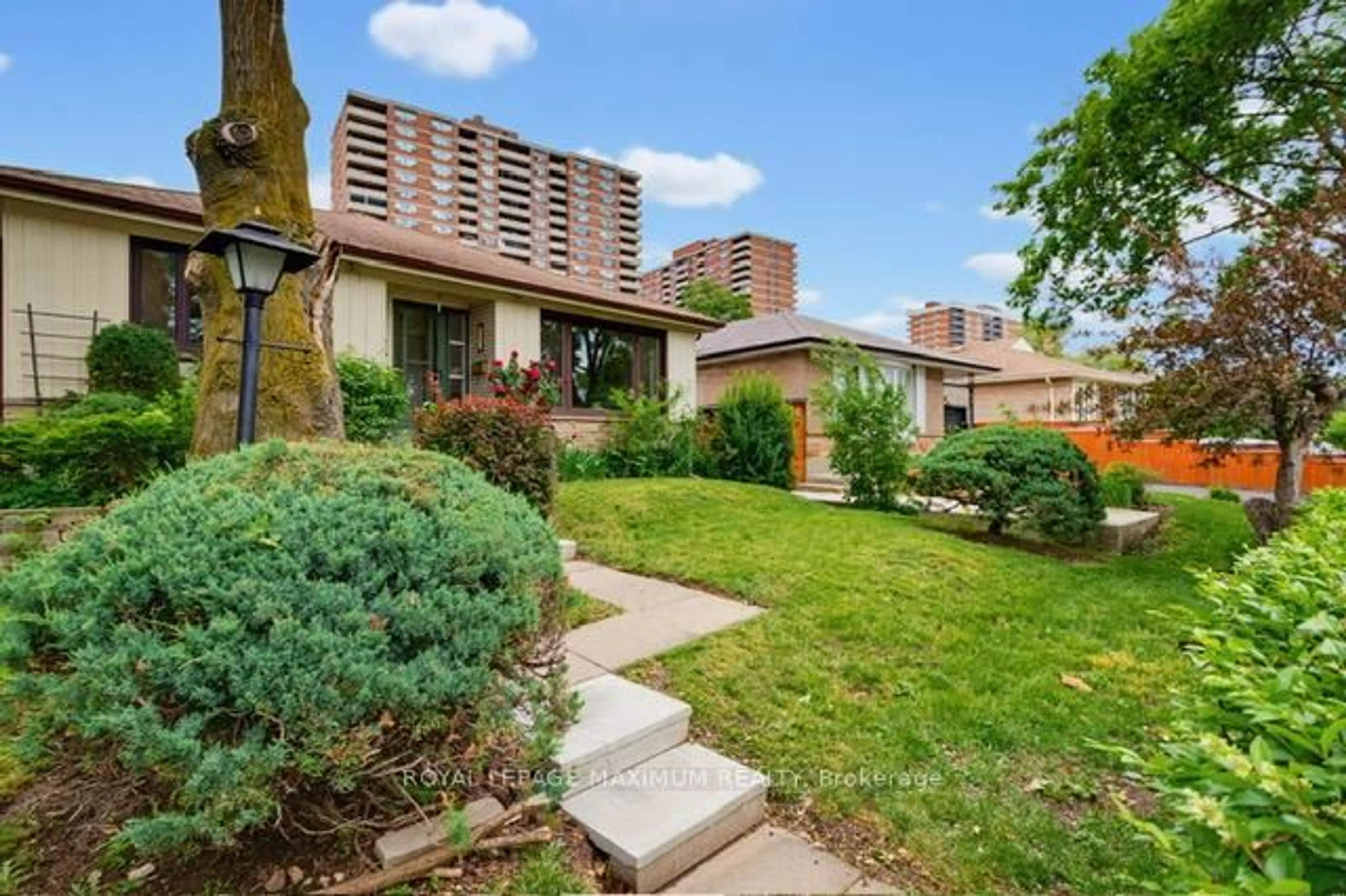 Unknown for 41 Strathavon Dr, Toronto Ontario M9V 2H4
