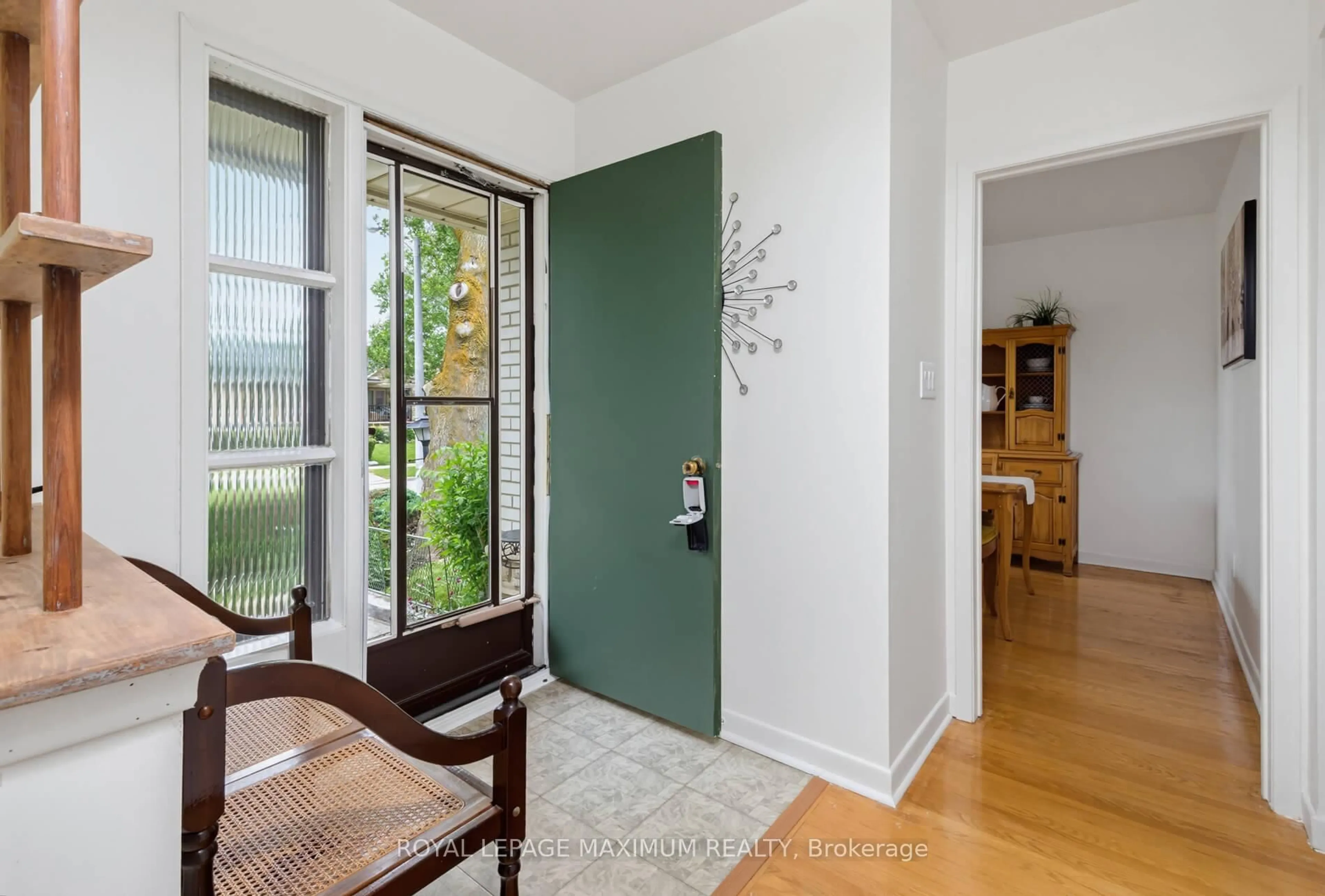 Indoor entryway for 41 Strathavon Dr, Toronto Ontario M9V 2H4