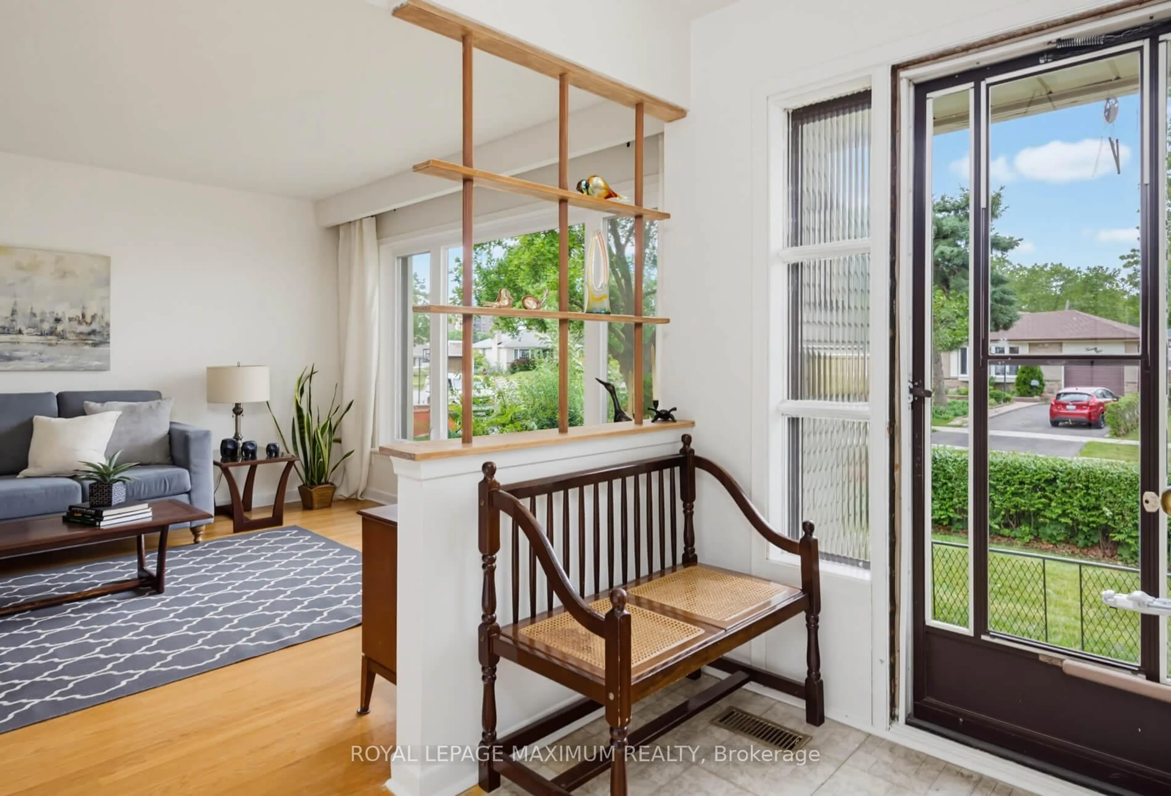 Indoor entryway for 41 Strathavon Dr, Toronto Ontario M9V 2H4