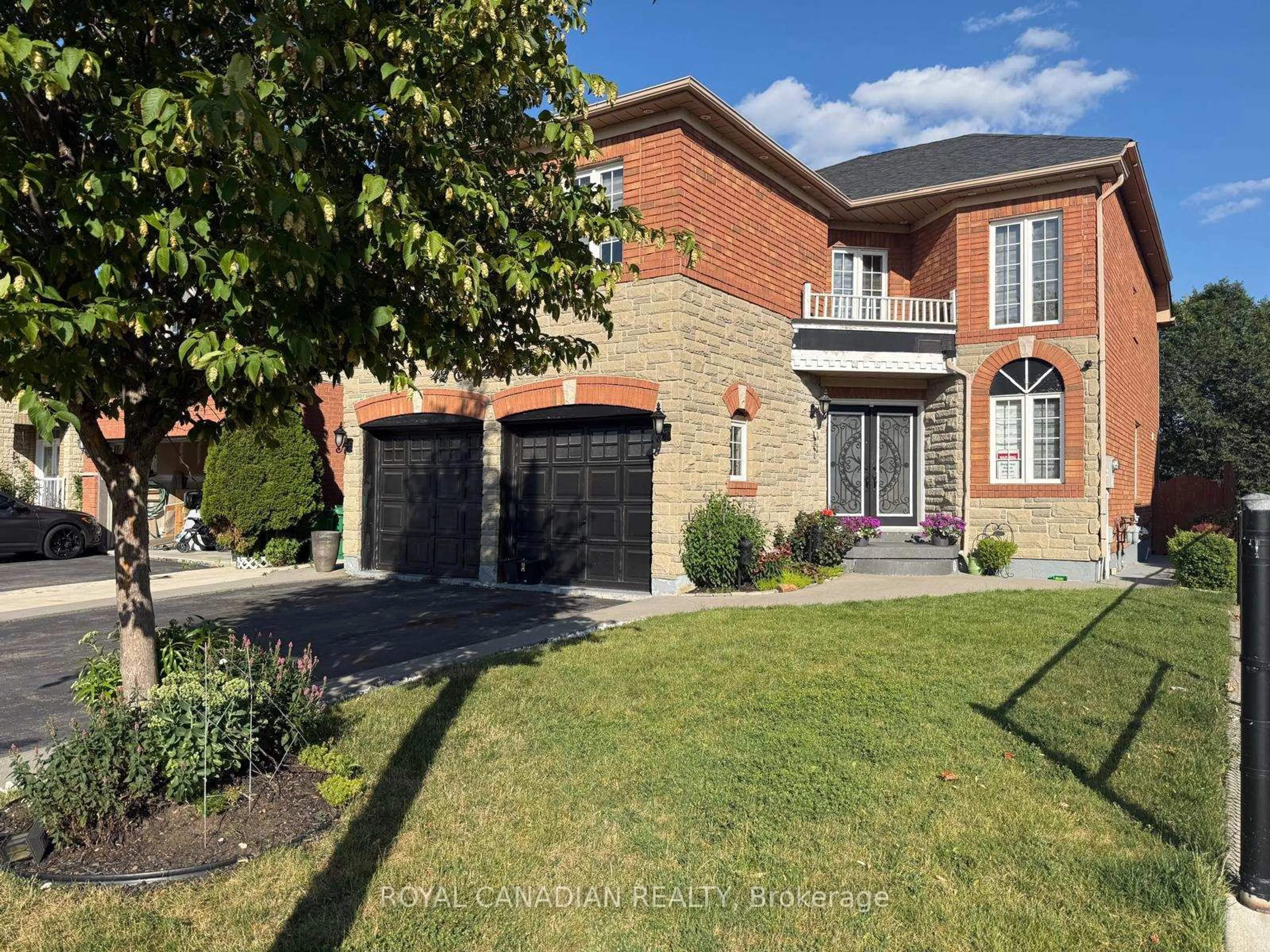 Home with brick exterior material, street for 42 Cobblestone Crt, Brampton Ontario L6R 2S2