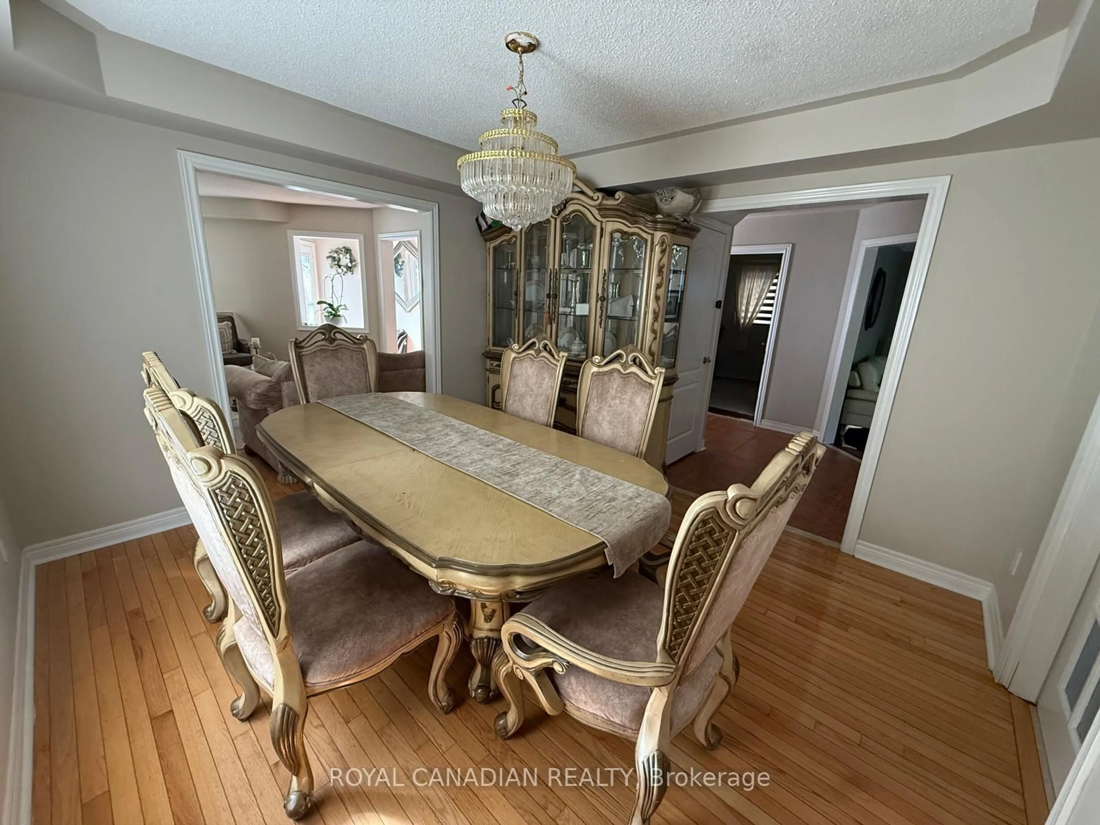 Dining room, unknown for 42 Cobblestone Crt, Brampton Ontario L6R 2S2