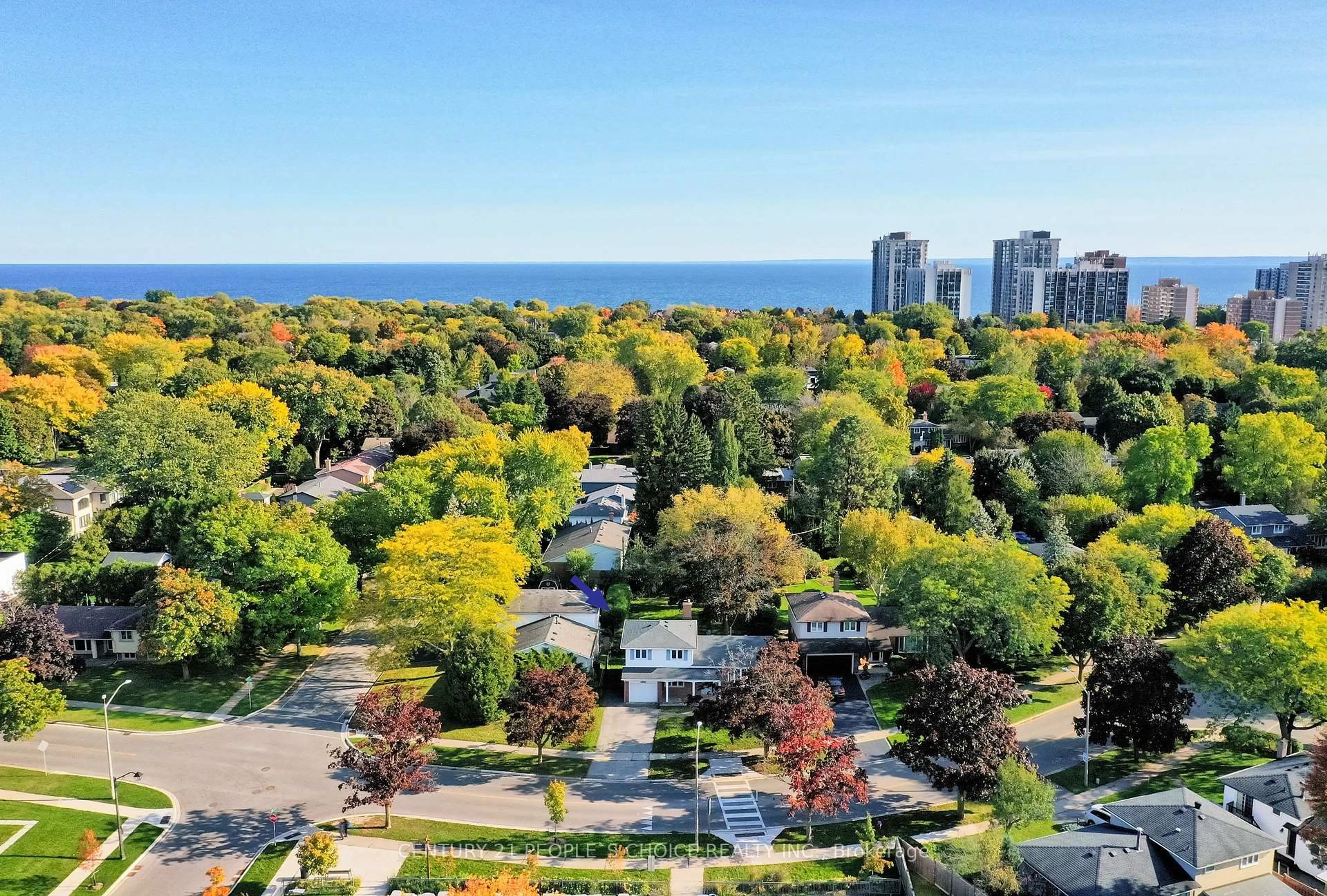 A pic from outside/outdoor area/front of a property/back of a property/a pic from drone, city buildings view from balcony for 2132 Hixon St, Oakville Ontario L6L 1T4