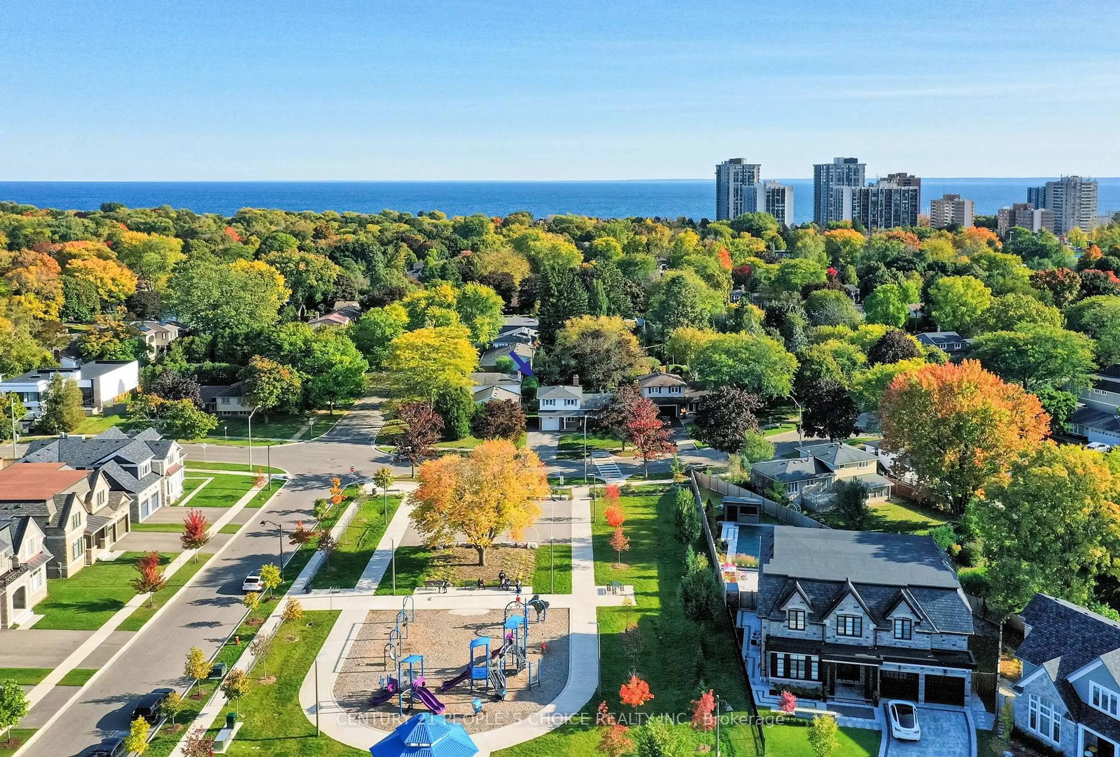A pic from outside/outdoor area/front of a property/back of a property/a pic from drone, water/lake/river/ocean view for 2132 Hixon St, Oakville Ontario L6L 1T4