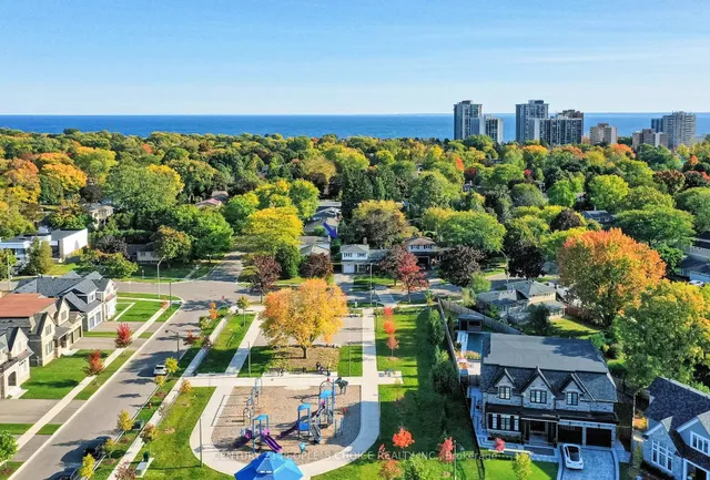 2132 Hixon St, Oakville 2