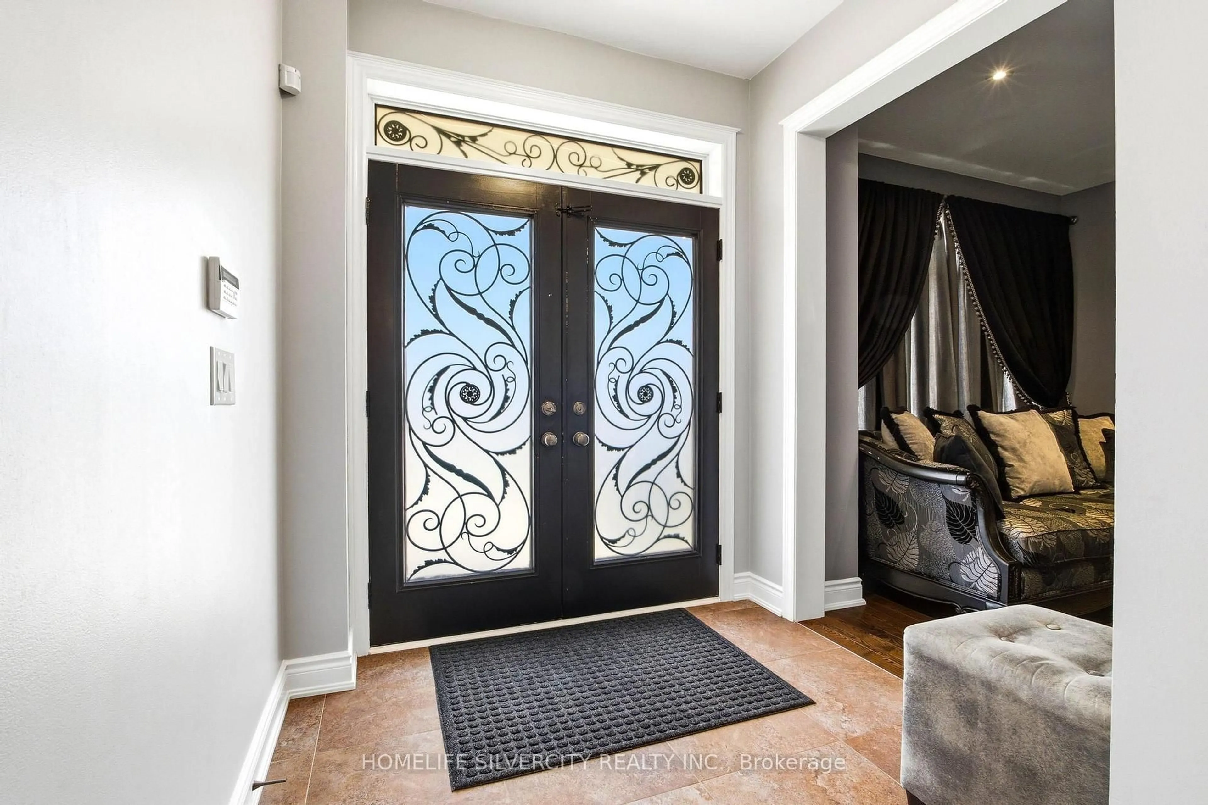 Indoor entryway for 64 Scotchmere Cres, Brampton Ontario L6P 3A6