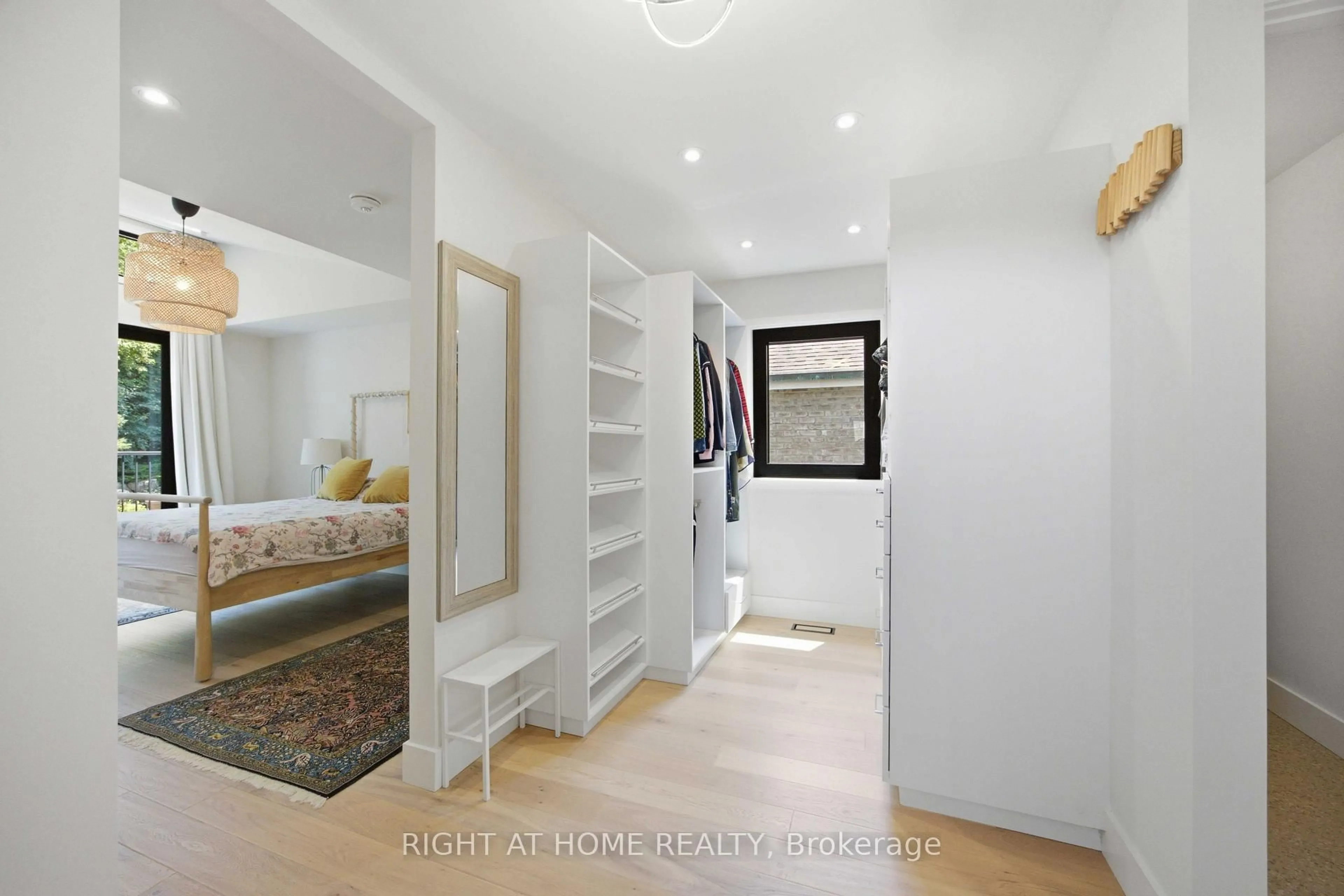 Indoor entryway for 41 Bonnyview Dr, Toronto Ontario M8Y 3G7