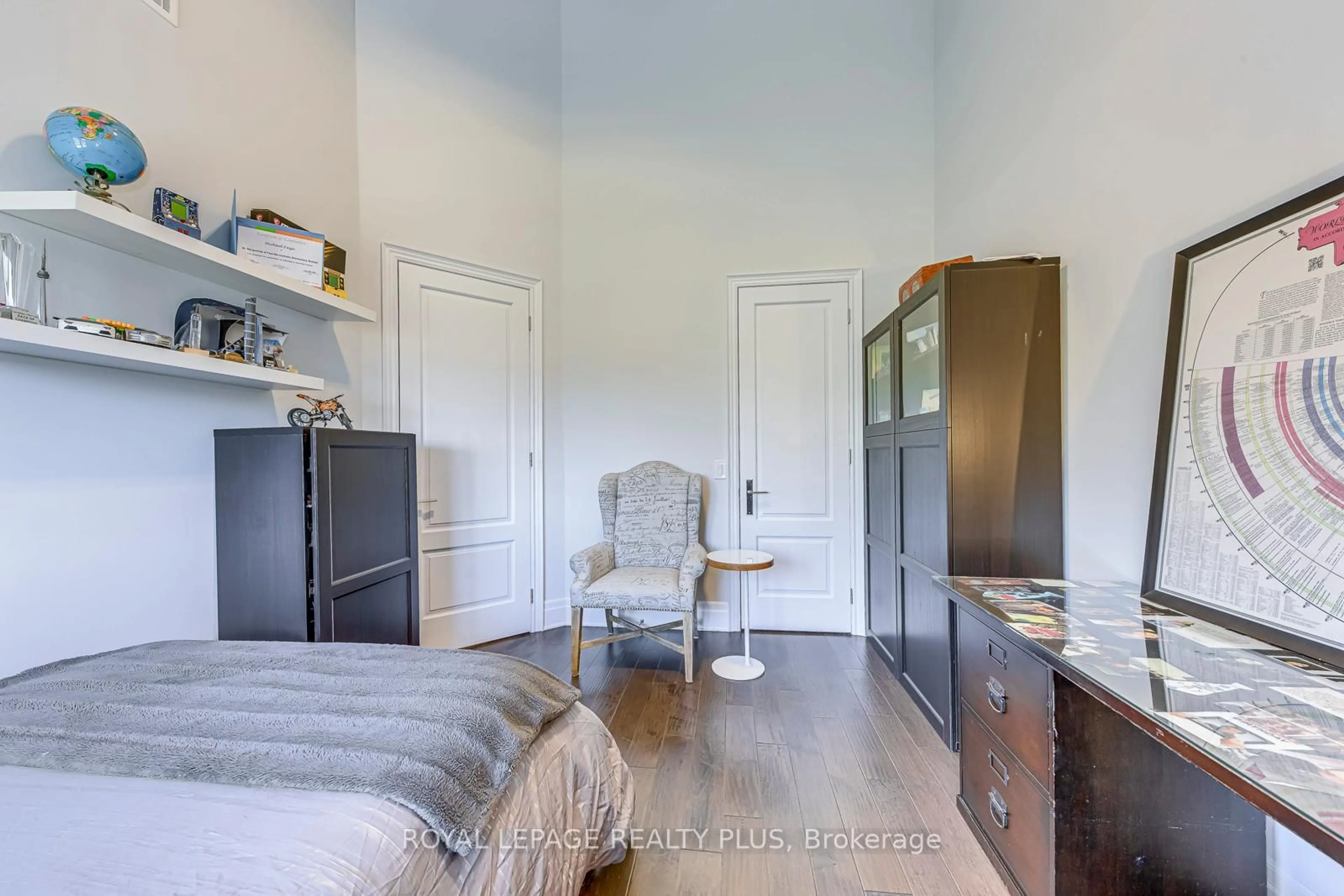 A pic of a room for 221 Hanover St, Oakville Ontario L6K 0G9