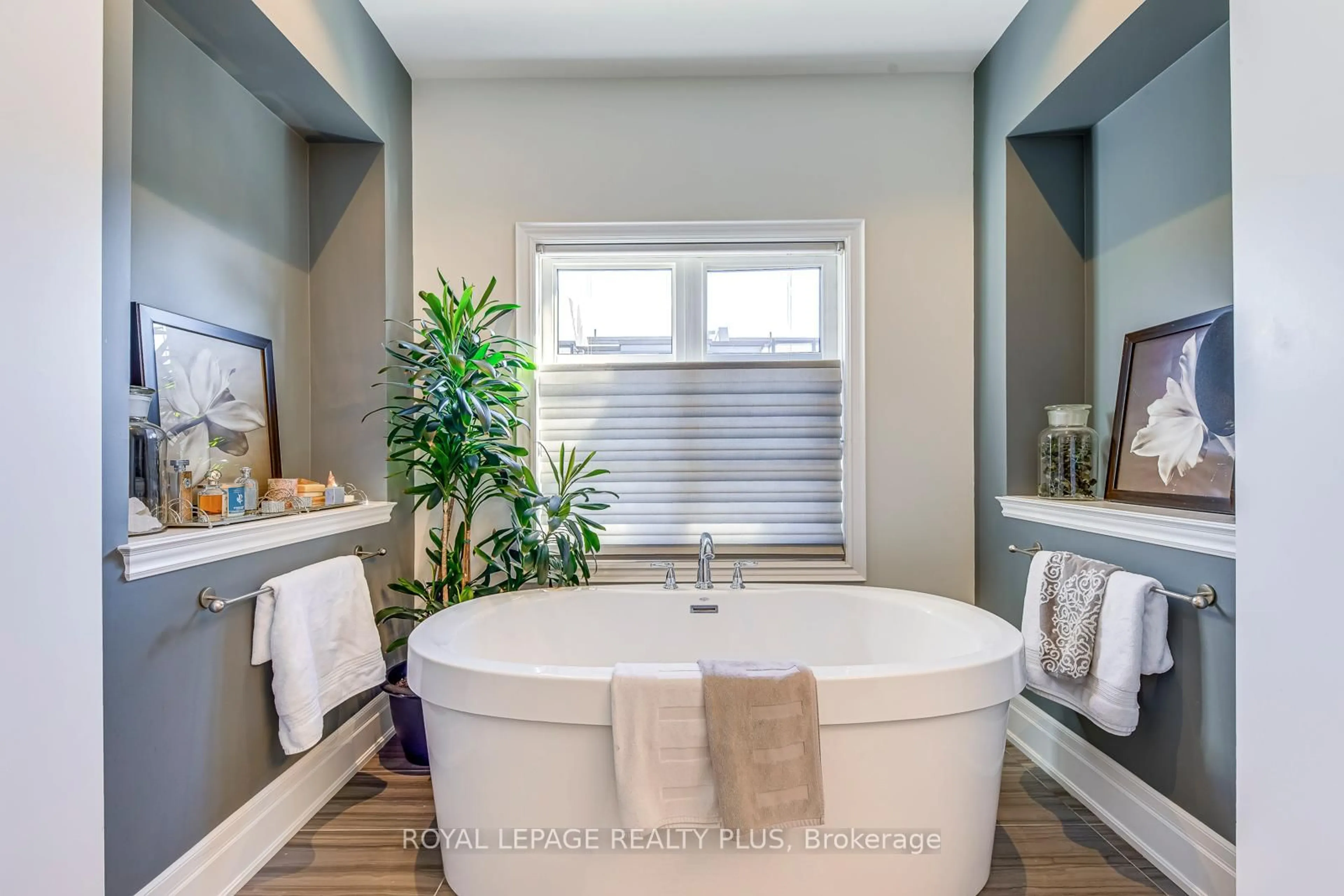 Contemporary bathroom, ceramic/tile floor for 221 Hanover St, Oakville Ontario L6K 0G9