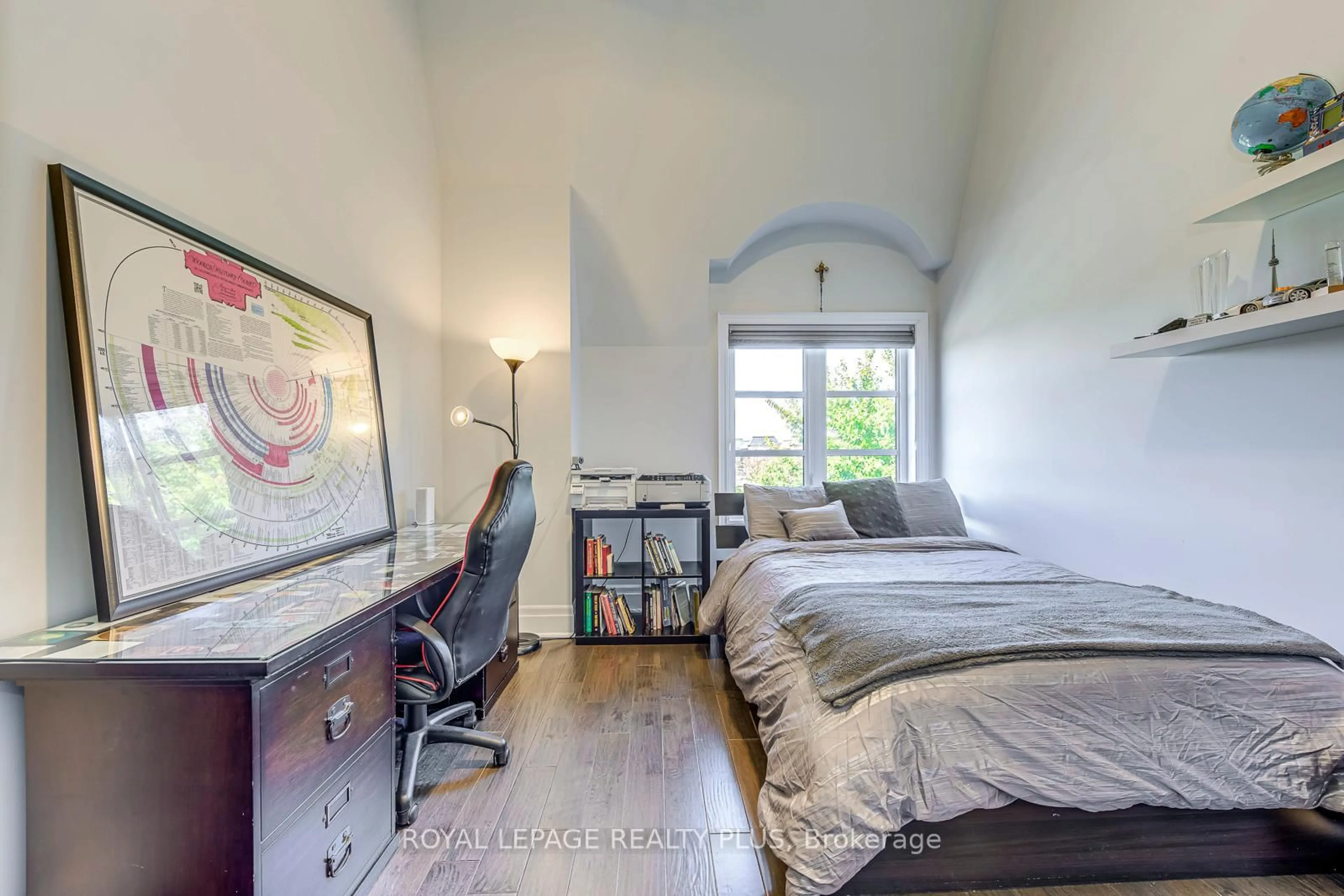 A pic of a room for 221 Hanover St, Oakville Ontario L6K 0G9