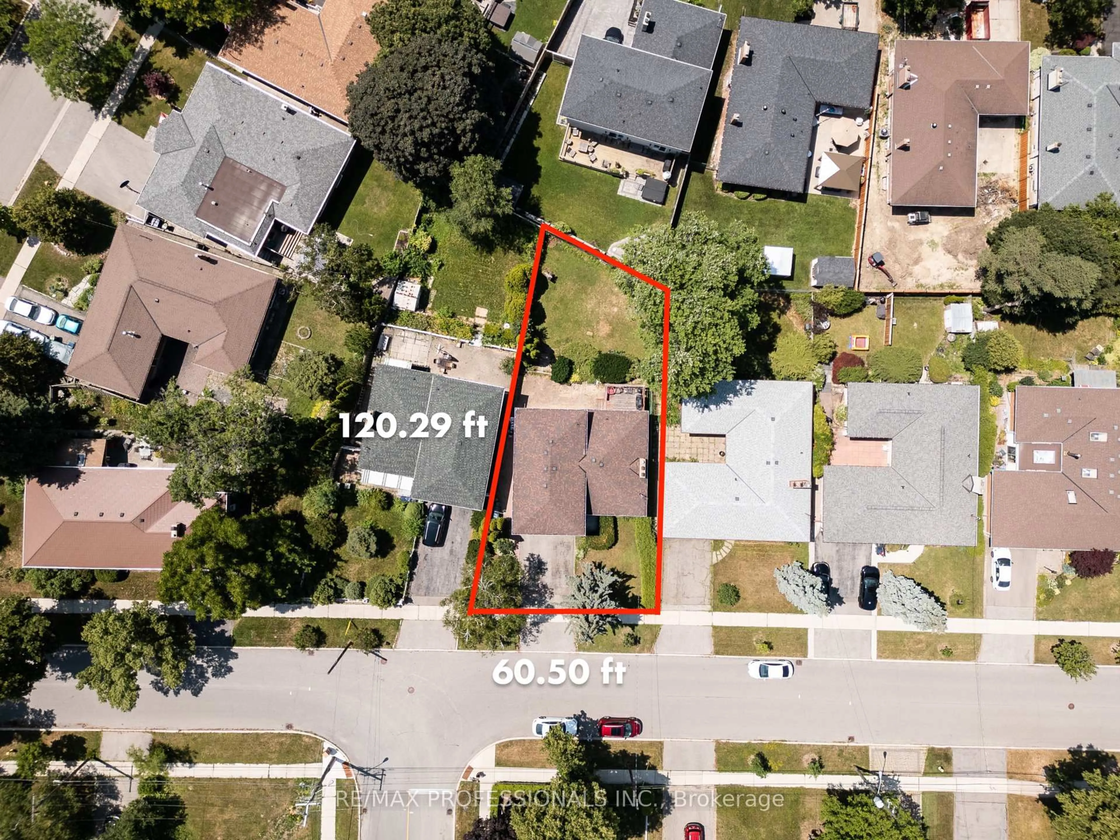 A pic from outside/outdoor area/front of a property/back of a property/a pic from drone, street for 48 Dalegrove Cres, Toronto Ontario M9B 6A9