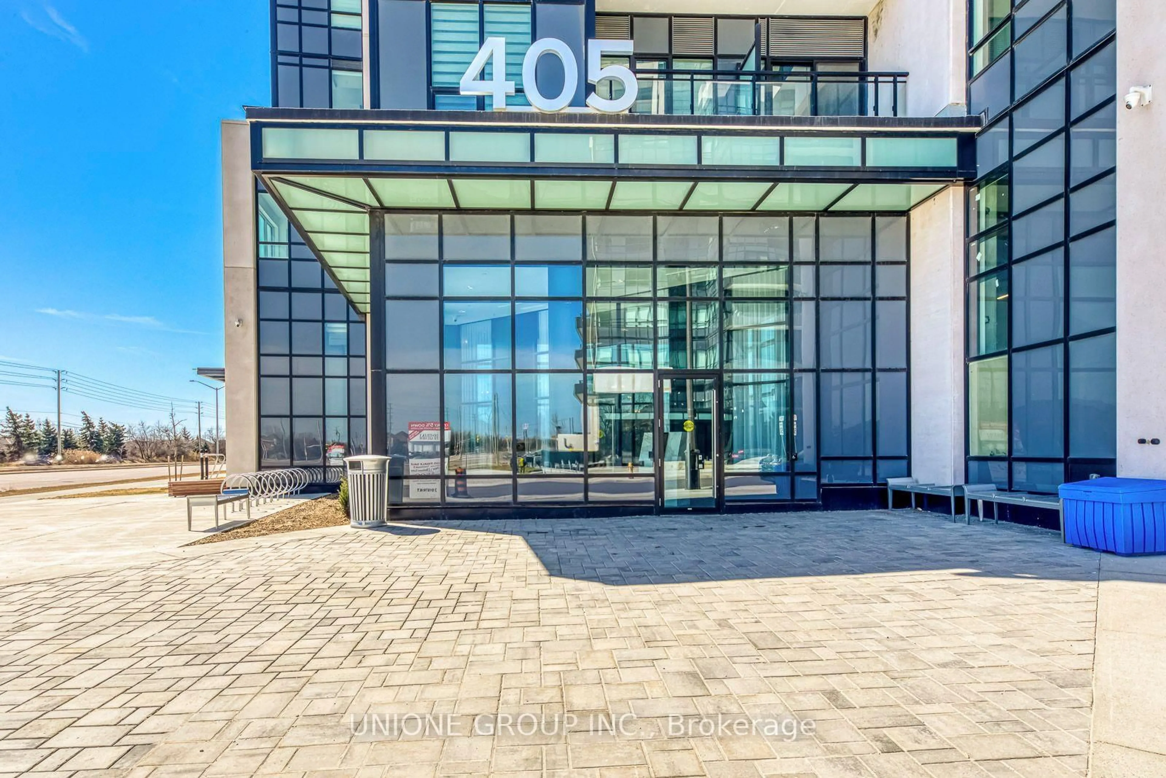 Indoor foyer for 405 Dundas St #407, Oakville Ontario L6M 5P9