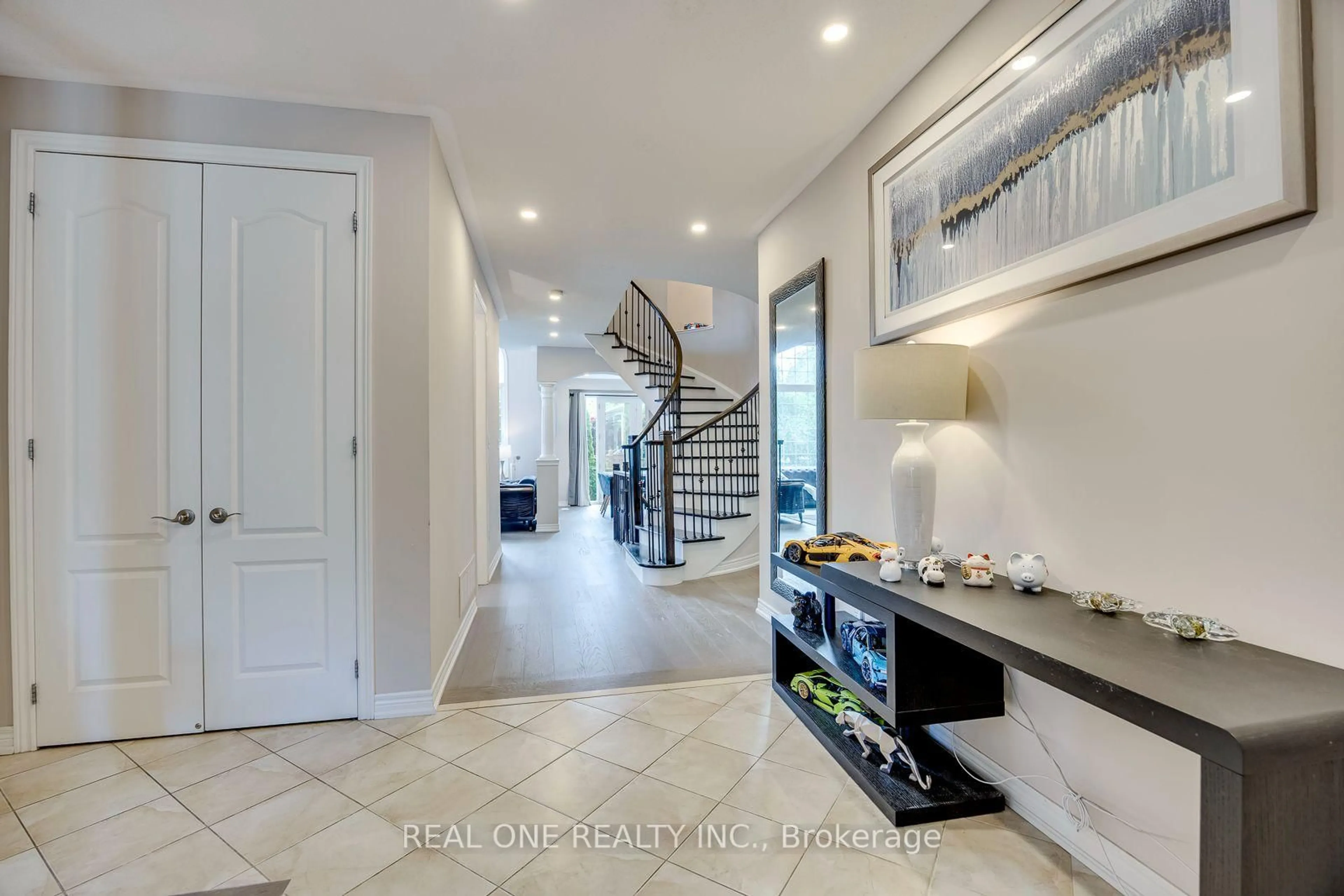 Indoor entryway for 238 Nautical Blvd, Oakville Ontario L6L 0B9