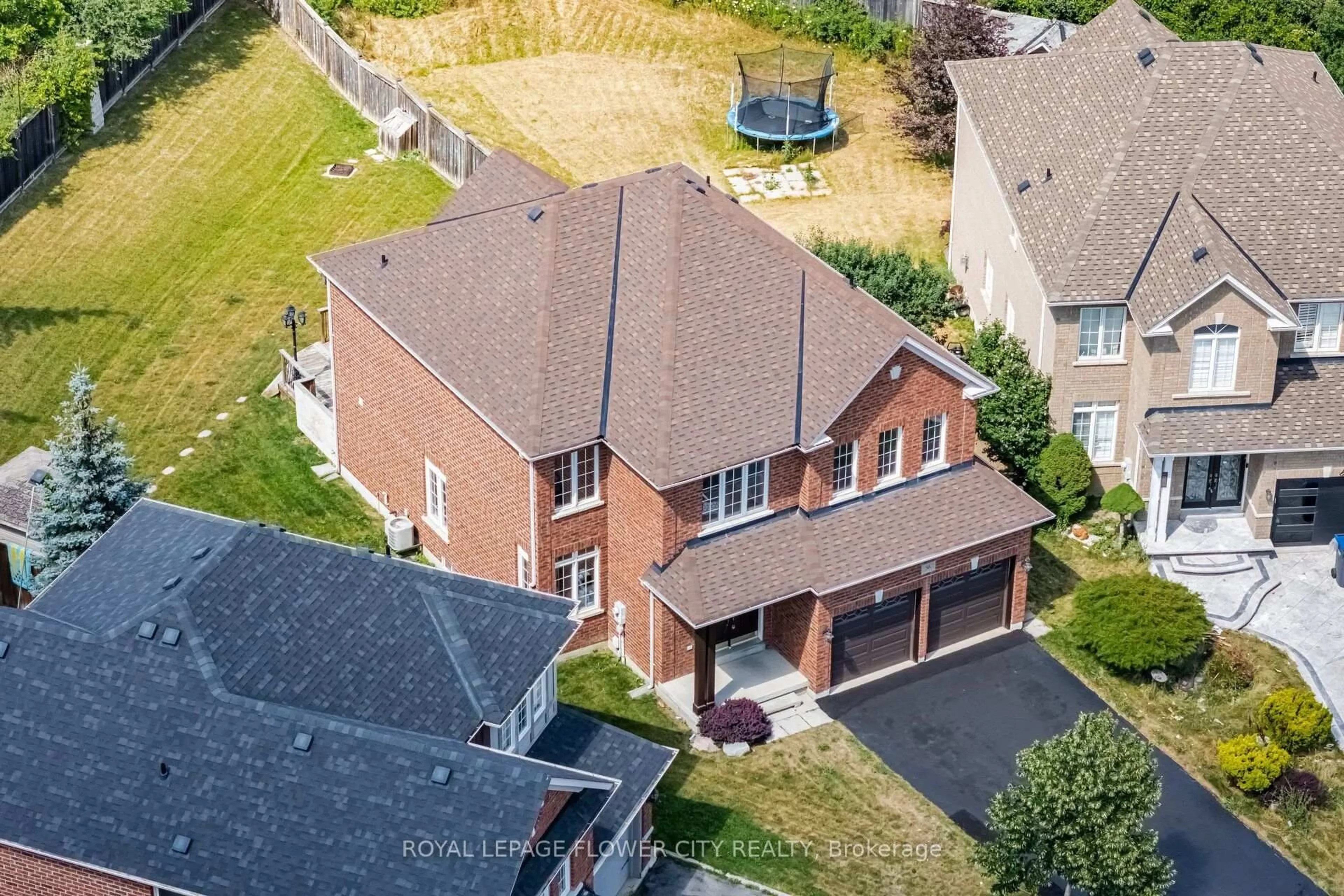 A pic from outside/outdoor area/front of a property/back of a property/a pic from drone, street for 56 Laurentide Cres, Brampton Ontario L6P 1Y4