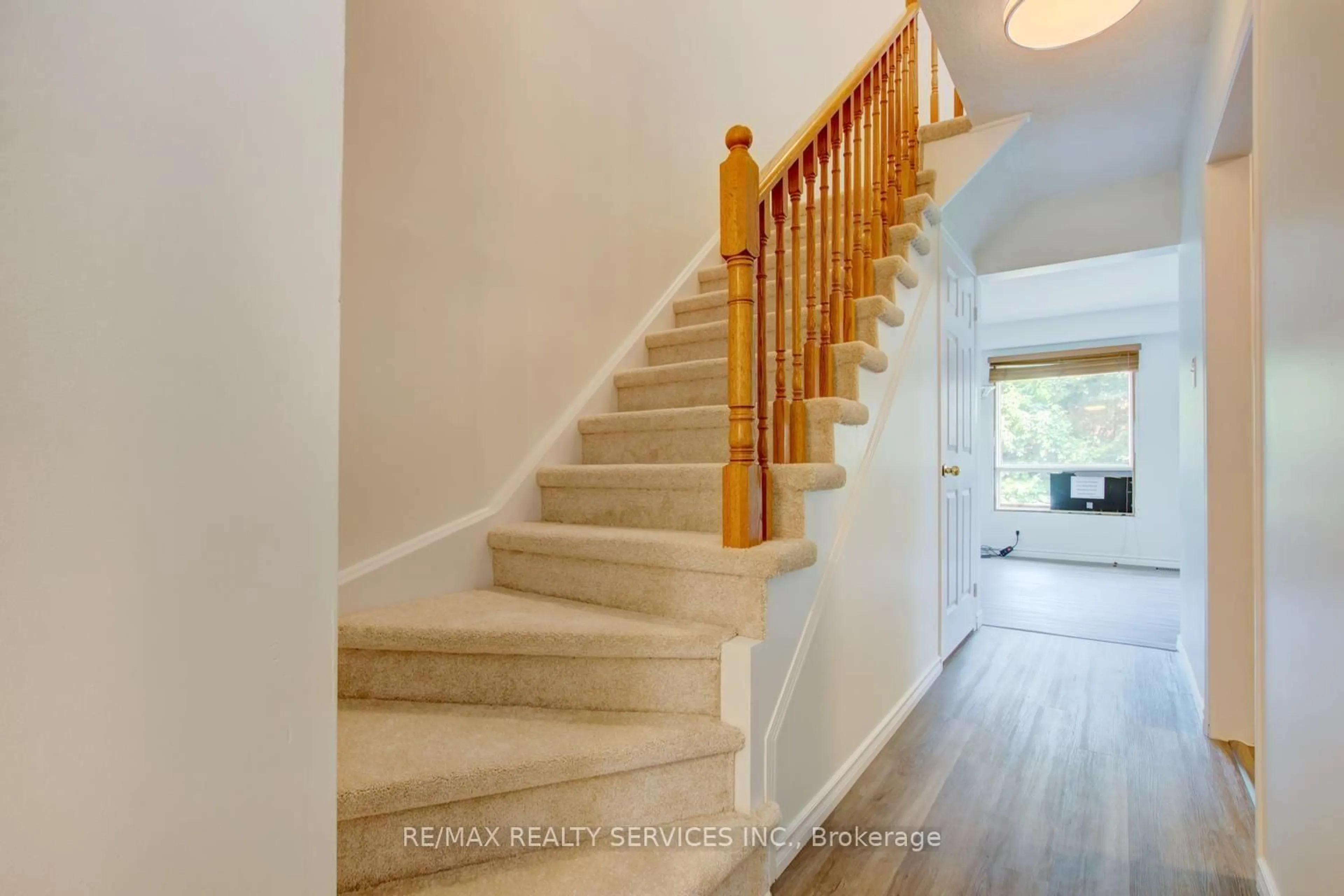 Stairs for 63 Herkes Dr, Brampton Ontario L6Y 5B2