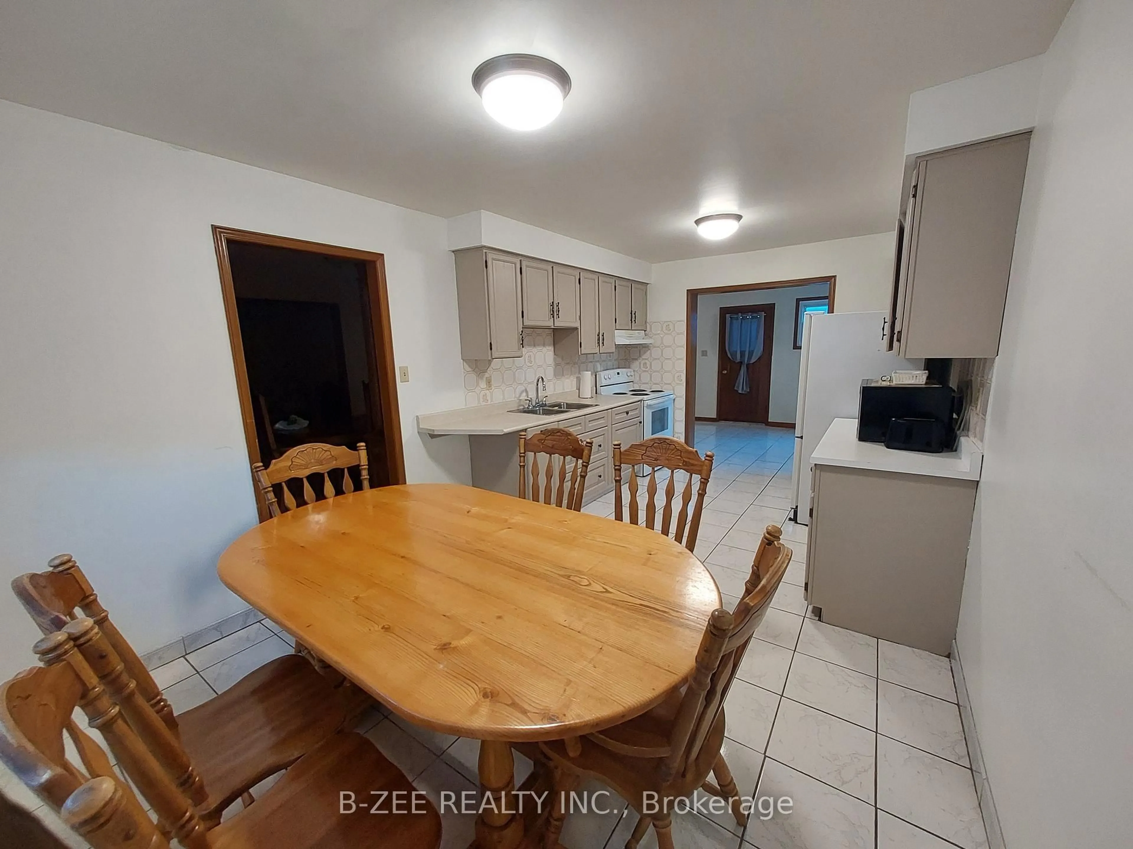 Unknown for 4174 Pascal Crt, Mississauga Ontario L4W 3C5