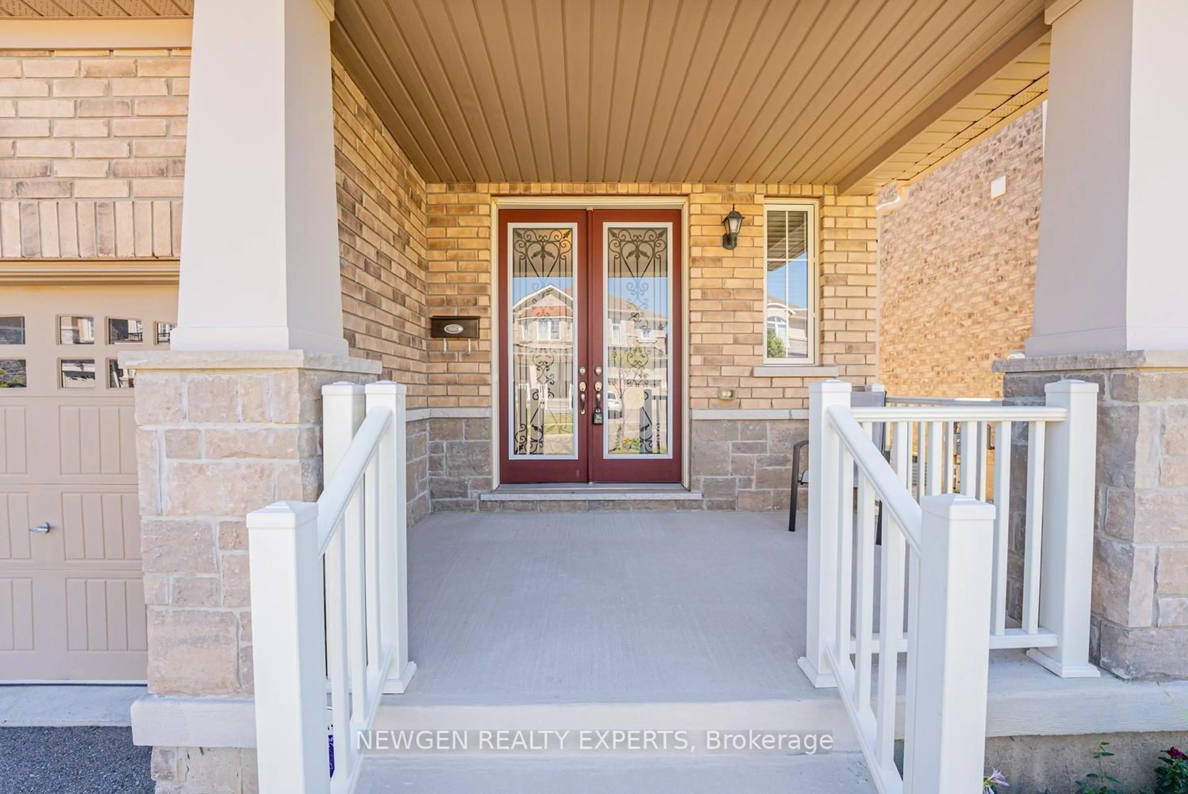 Indoor entryway for 46 MONUMENT Tr, Brampton Ontario L7A 4M9