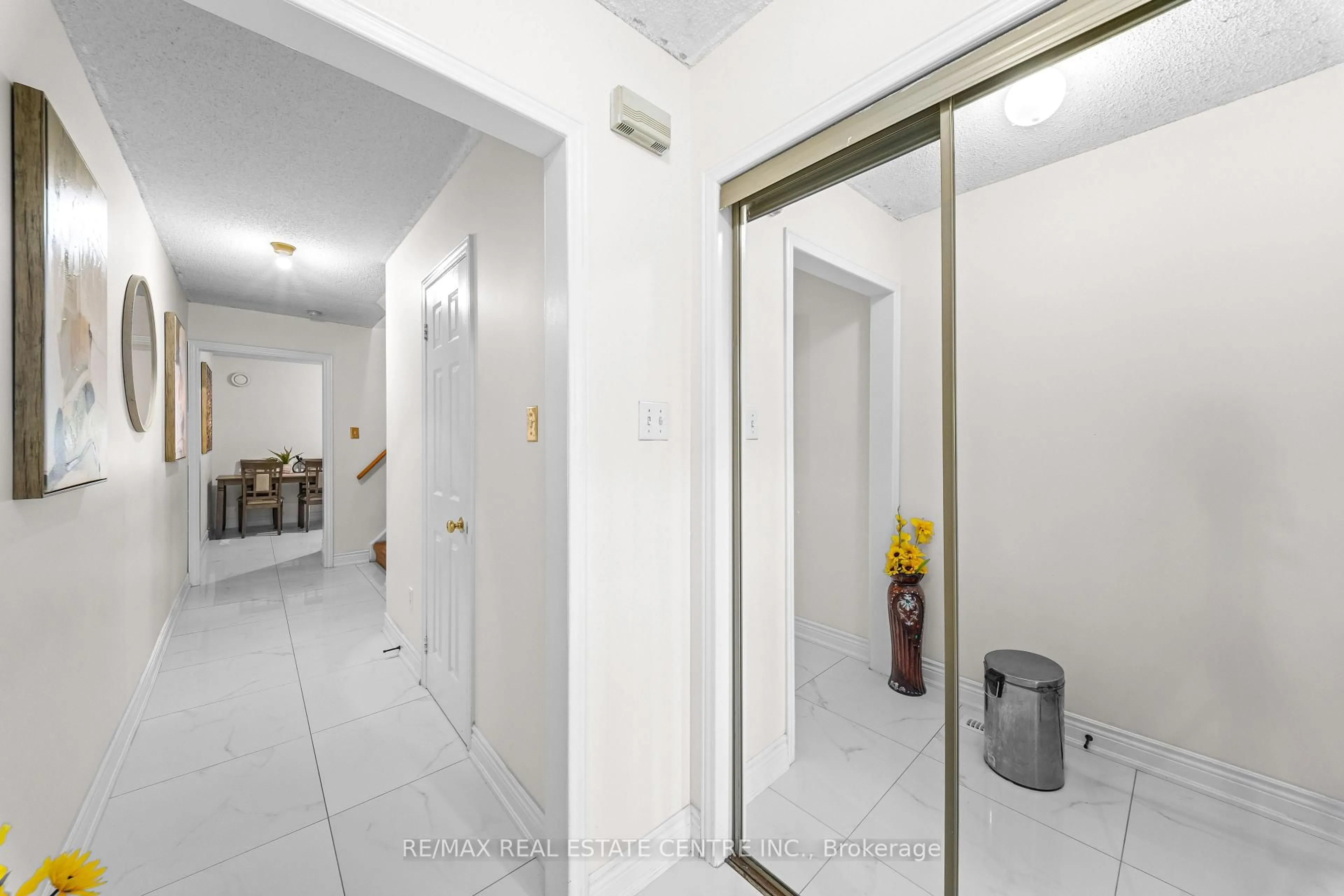 Indoor foyer for 93 Ural Circ, Brampton Ontario L6R 1H2