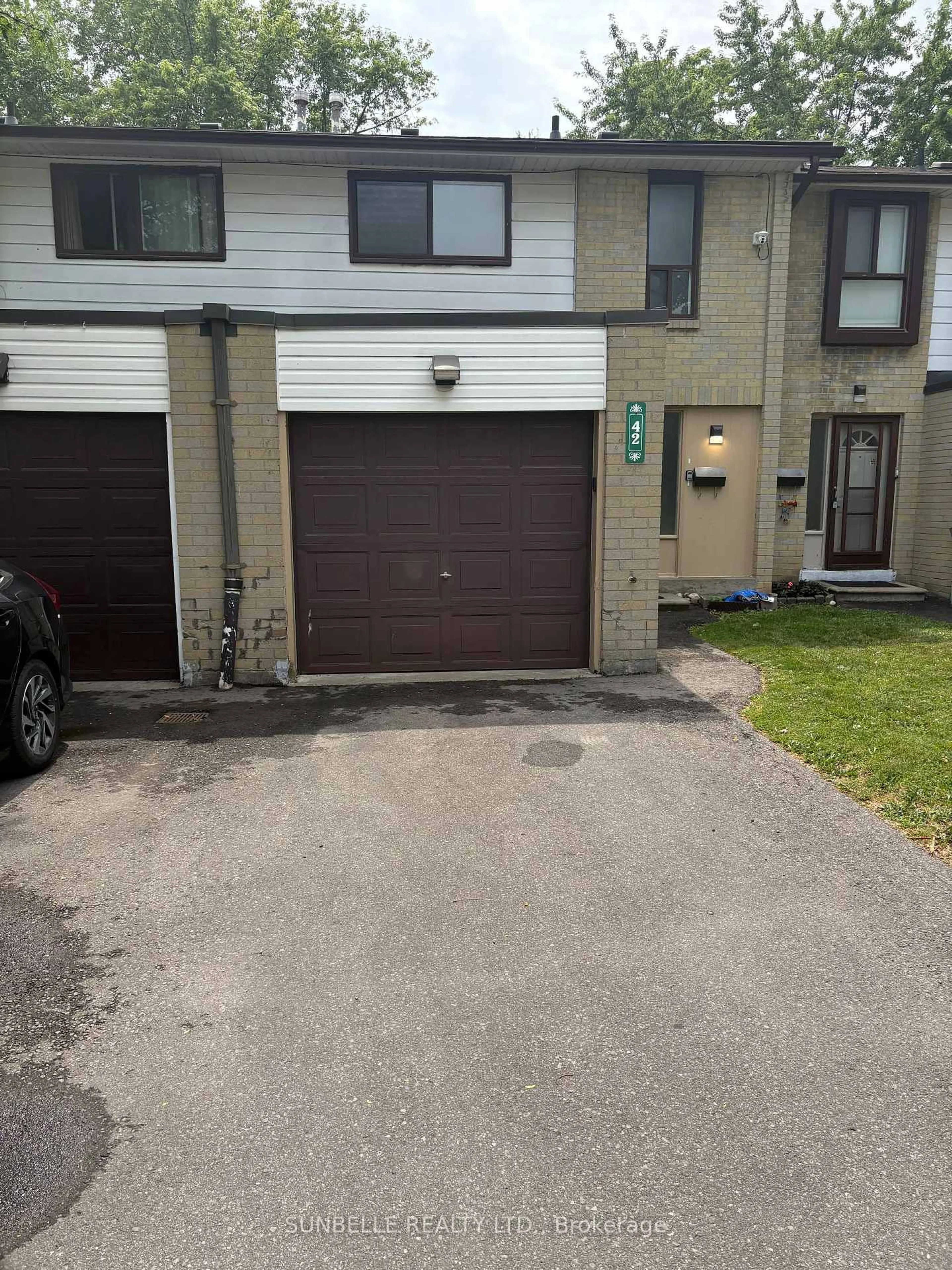 Unknown for 42 Fleetwood Cres, Brampton Ontario L6T 2E5