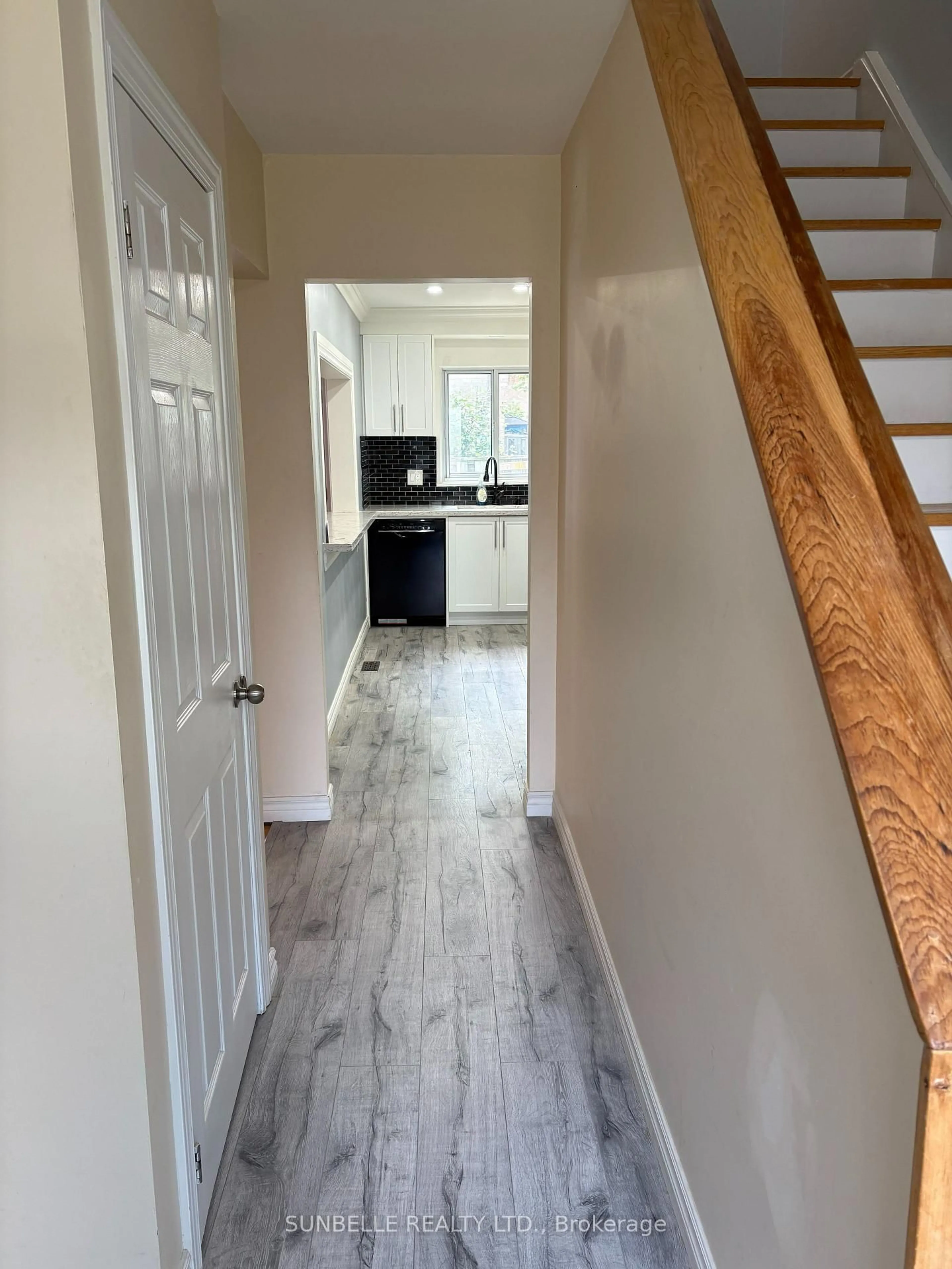 Indoor entryway for 42 Fleetwood Cres, Brampton Ontario L6T 2E5