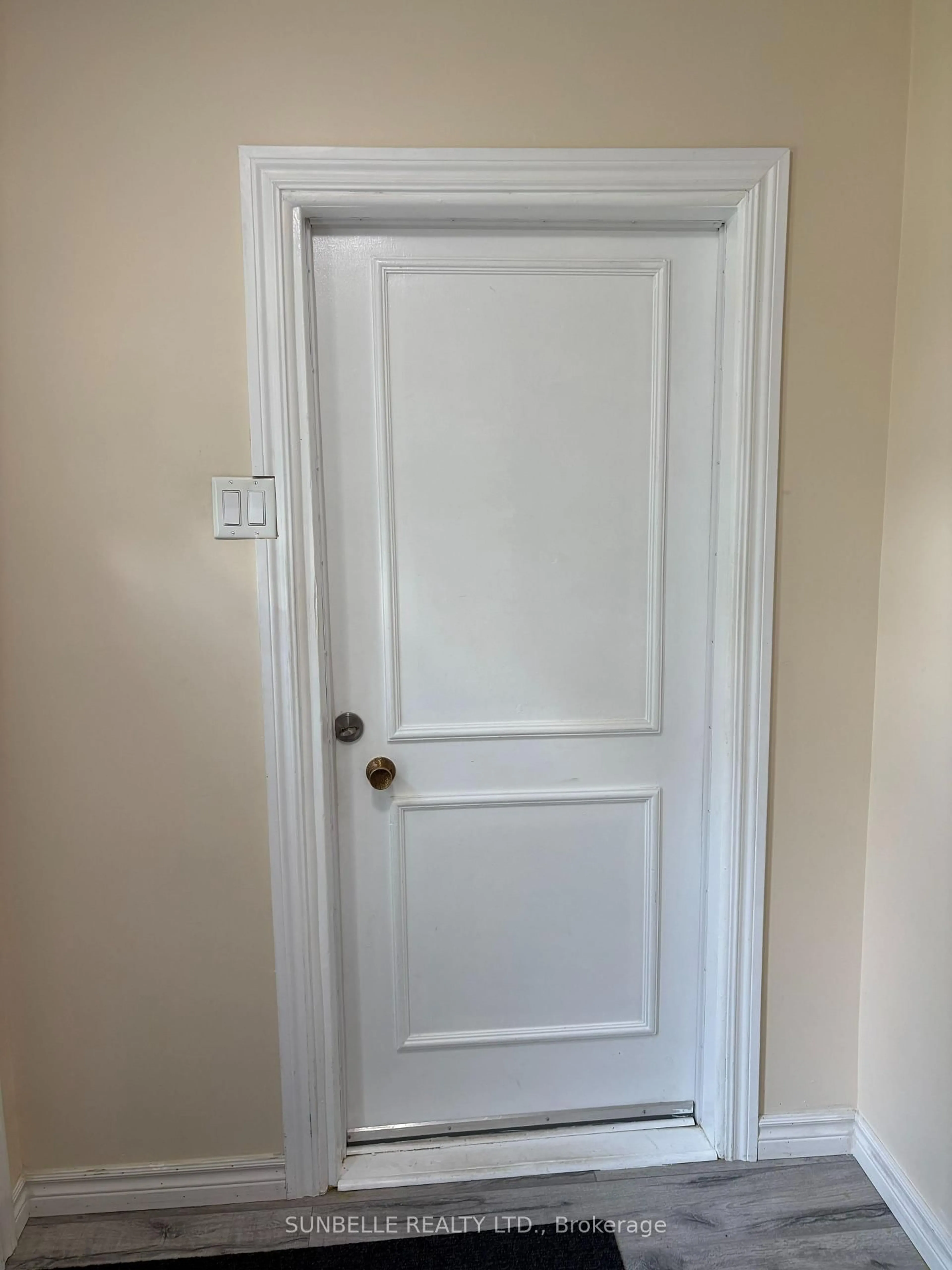 Indoor entryway for 42 Fleetwood Cres, Brampton Ontario L6T 2E5