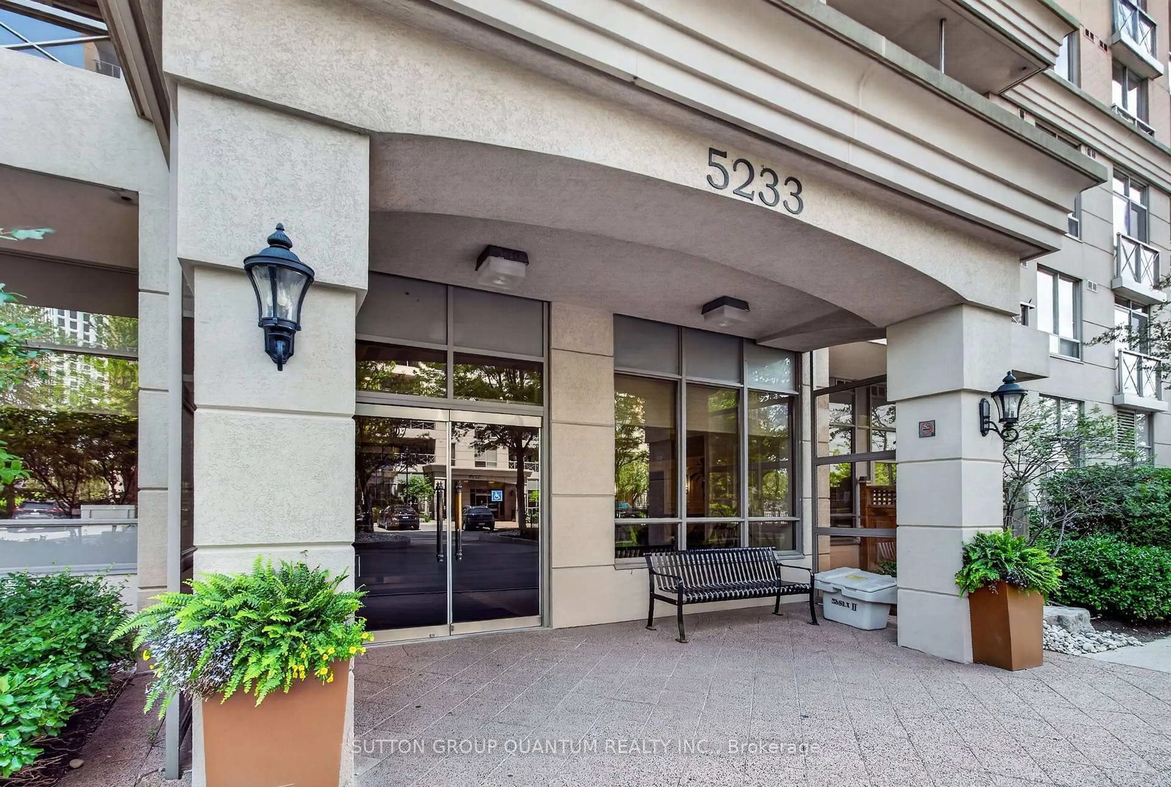 Unknown for 5233 Dundas St #723, Toronto Ontario M9B 6M1