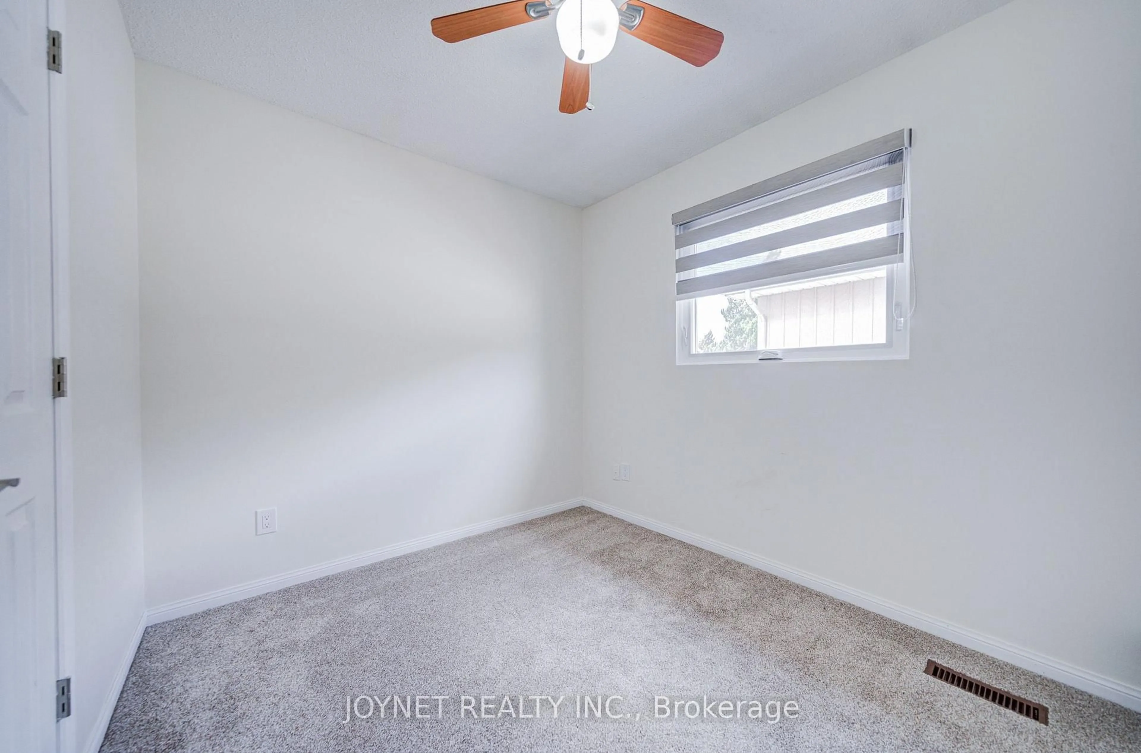 A pic of a room for 3027 Glace Bay Rd, Mississauga Ontario L5N 2J9