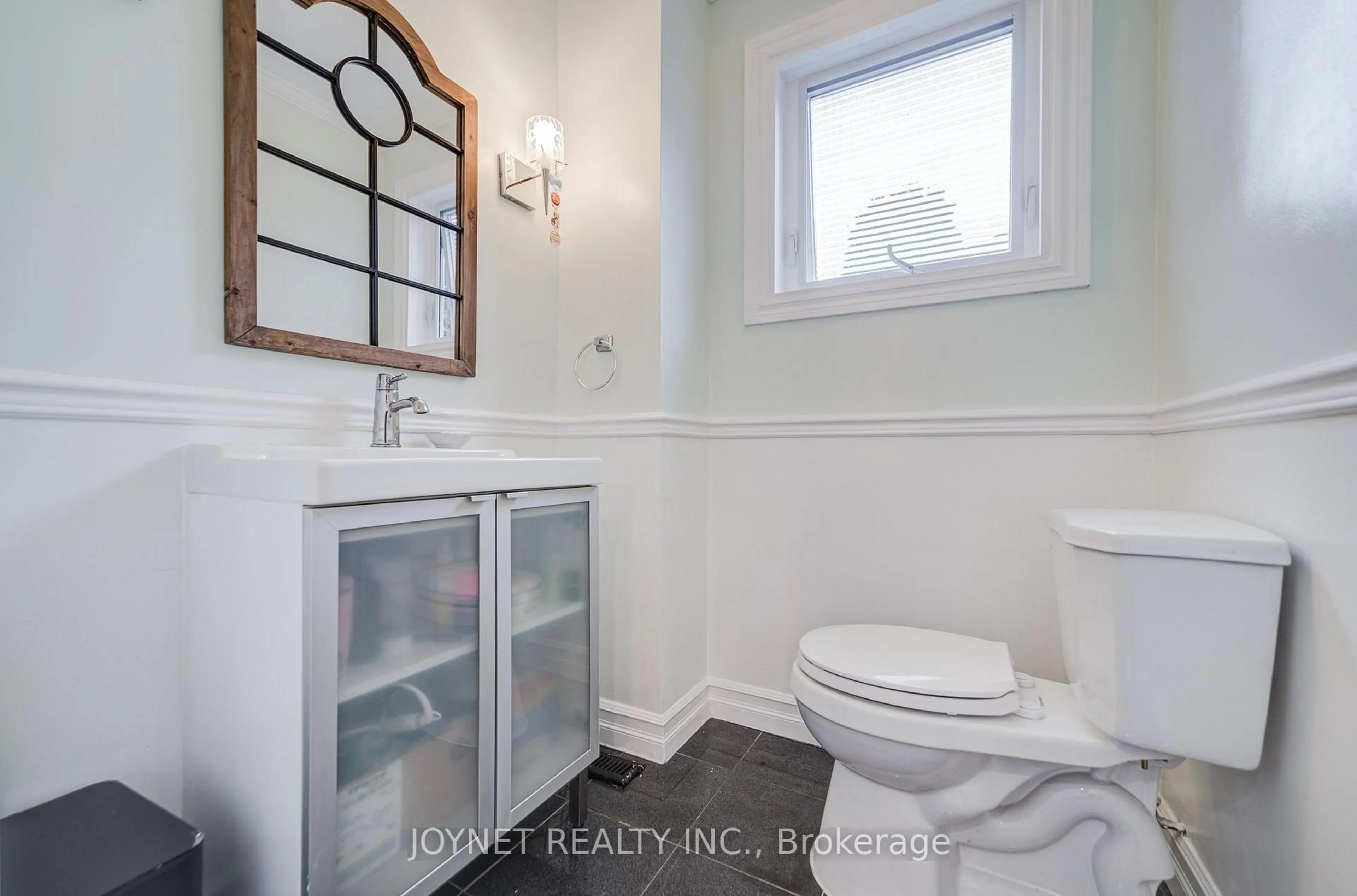 Standard bathroom, ceramic/tile floor for 3027 Glace Bay Rd, Mississauga Ontario L5N 2J9