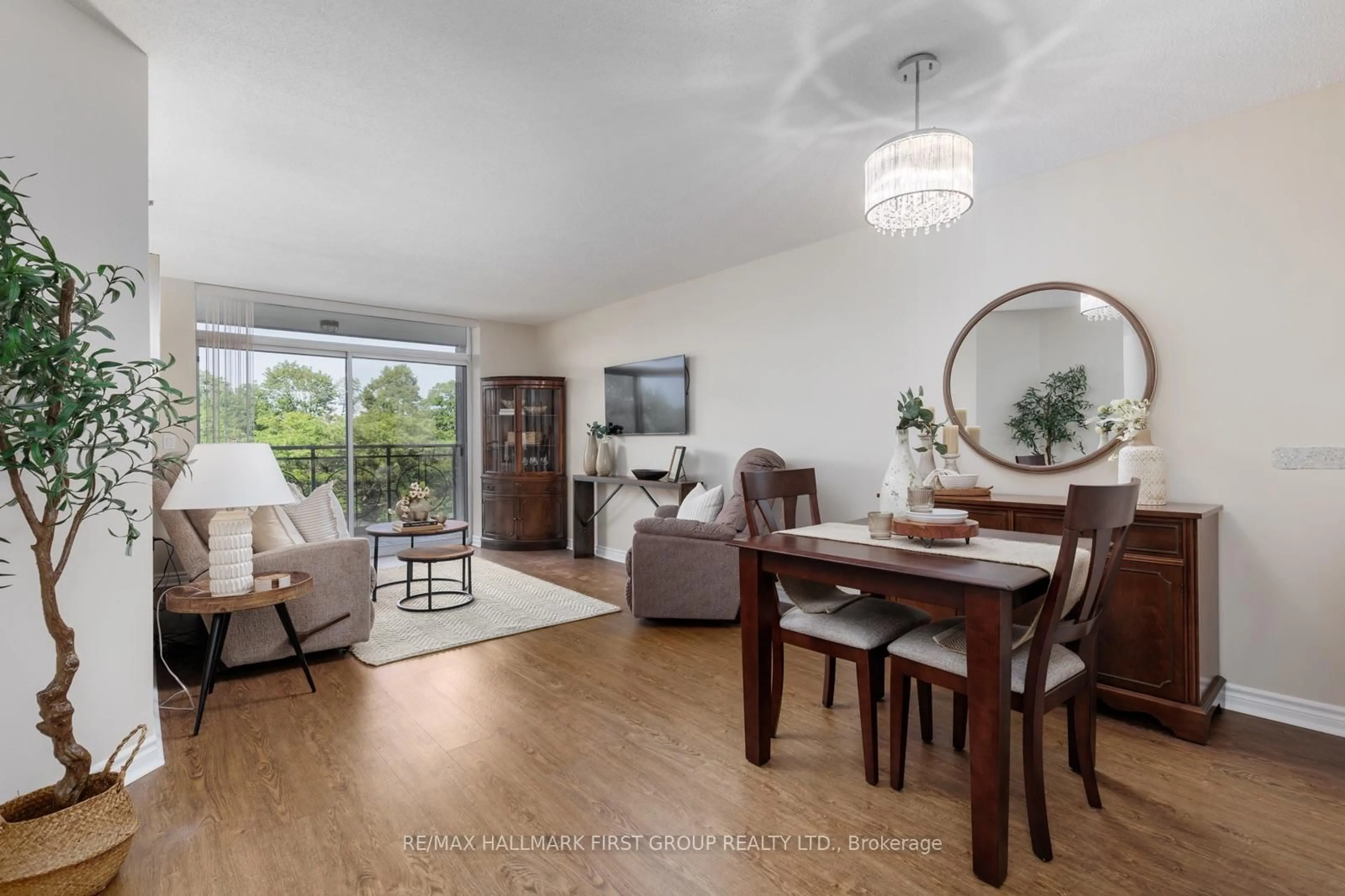 Living room with furniture, wood/laminate floor for 100 Burloak Dr #1314, Burlington Ontario L7L 6P6