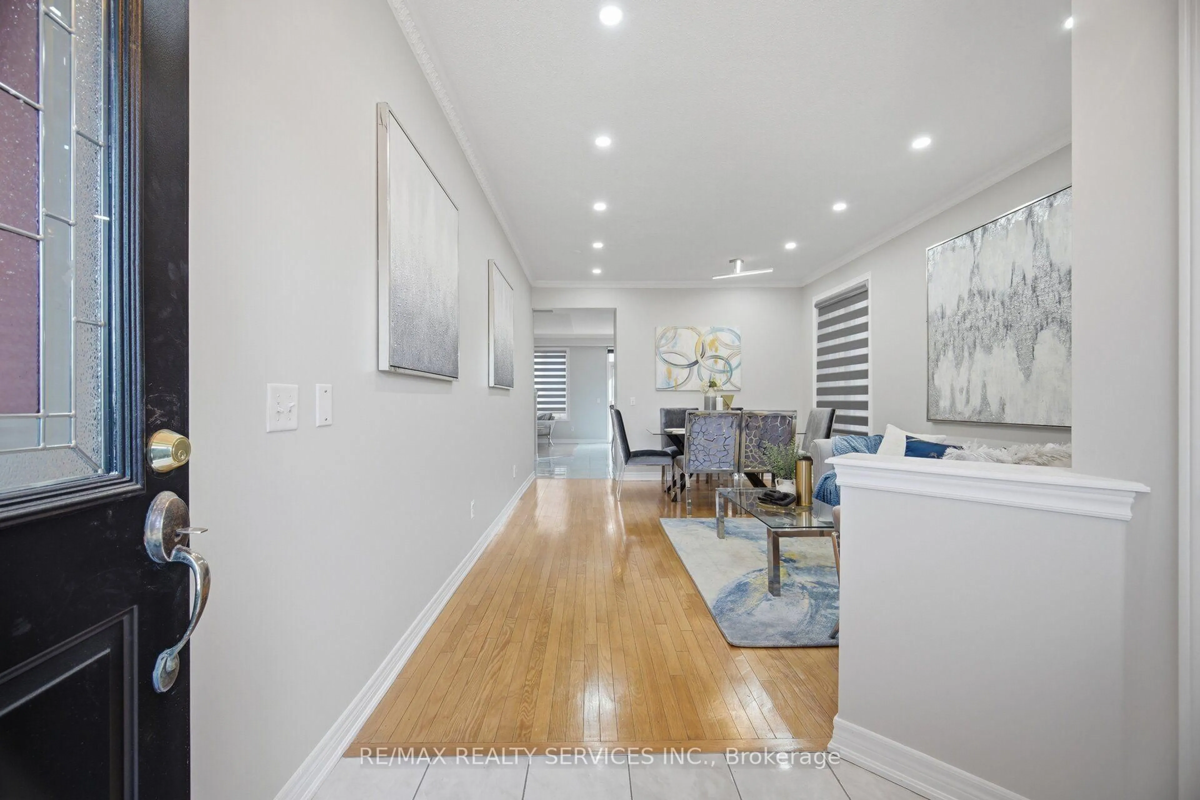 Indoor entryway for 424 Sunny Meadow Blvd, Brampton Ontario L6R 0H5