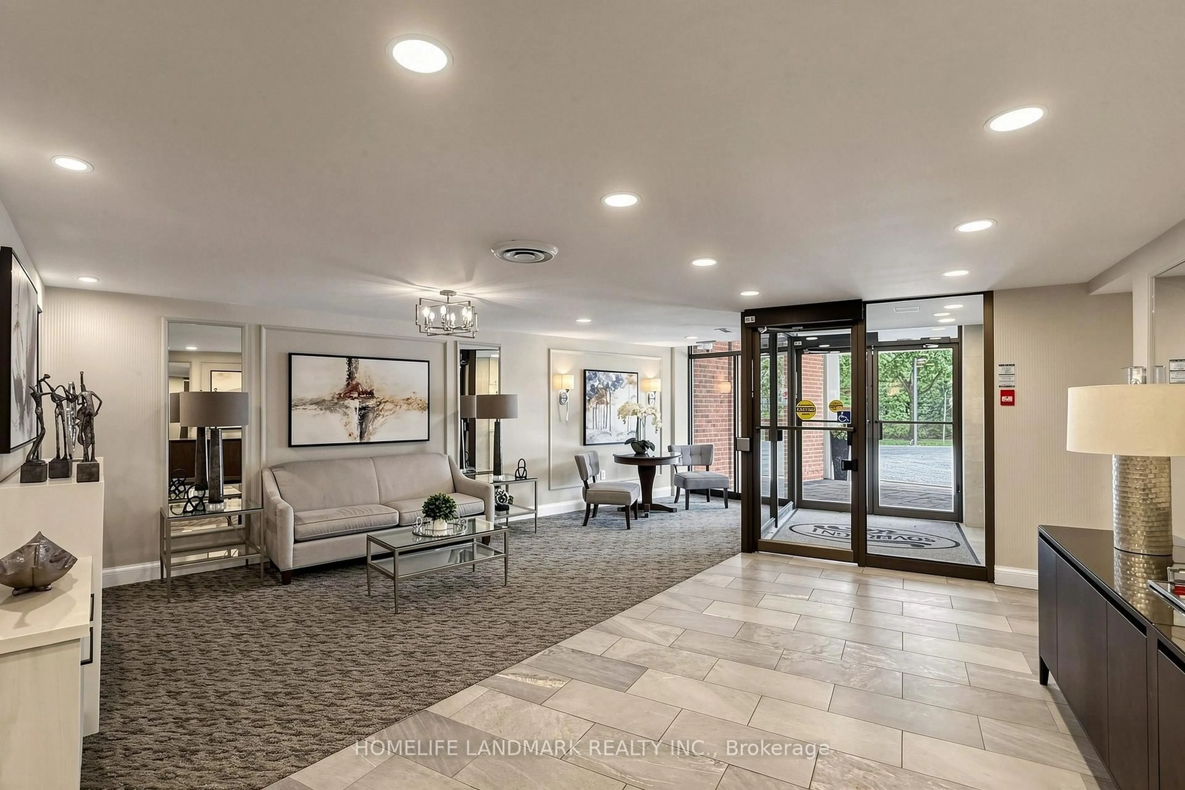 Indoor foyer for 1230 Marlborough Crt #403, Oakville Ontario L6H 3K8