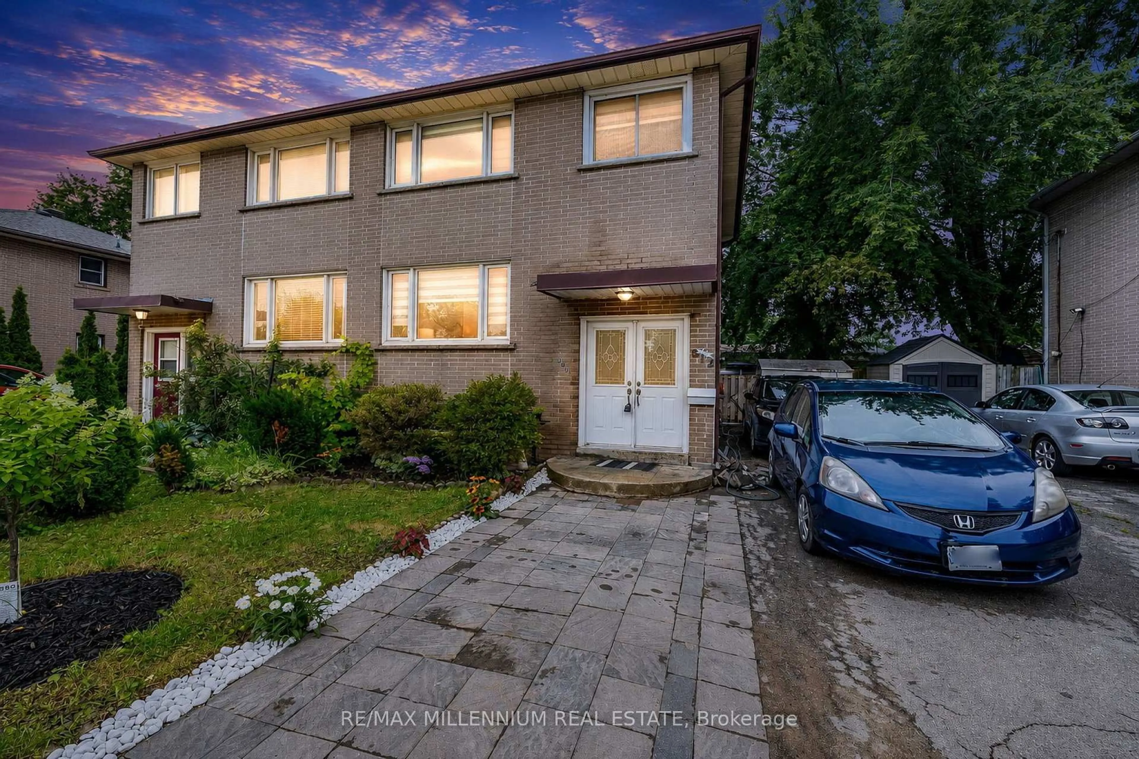A pic from outside/outdoor area/front of a property/back of a property/a pic from drone, street for 612 Appleby Line, Burlington Ontario L7L 2Y3