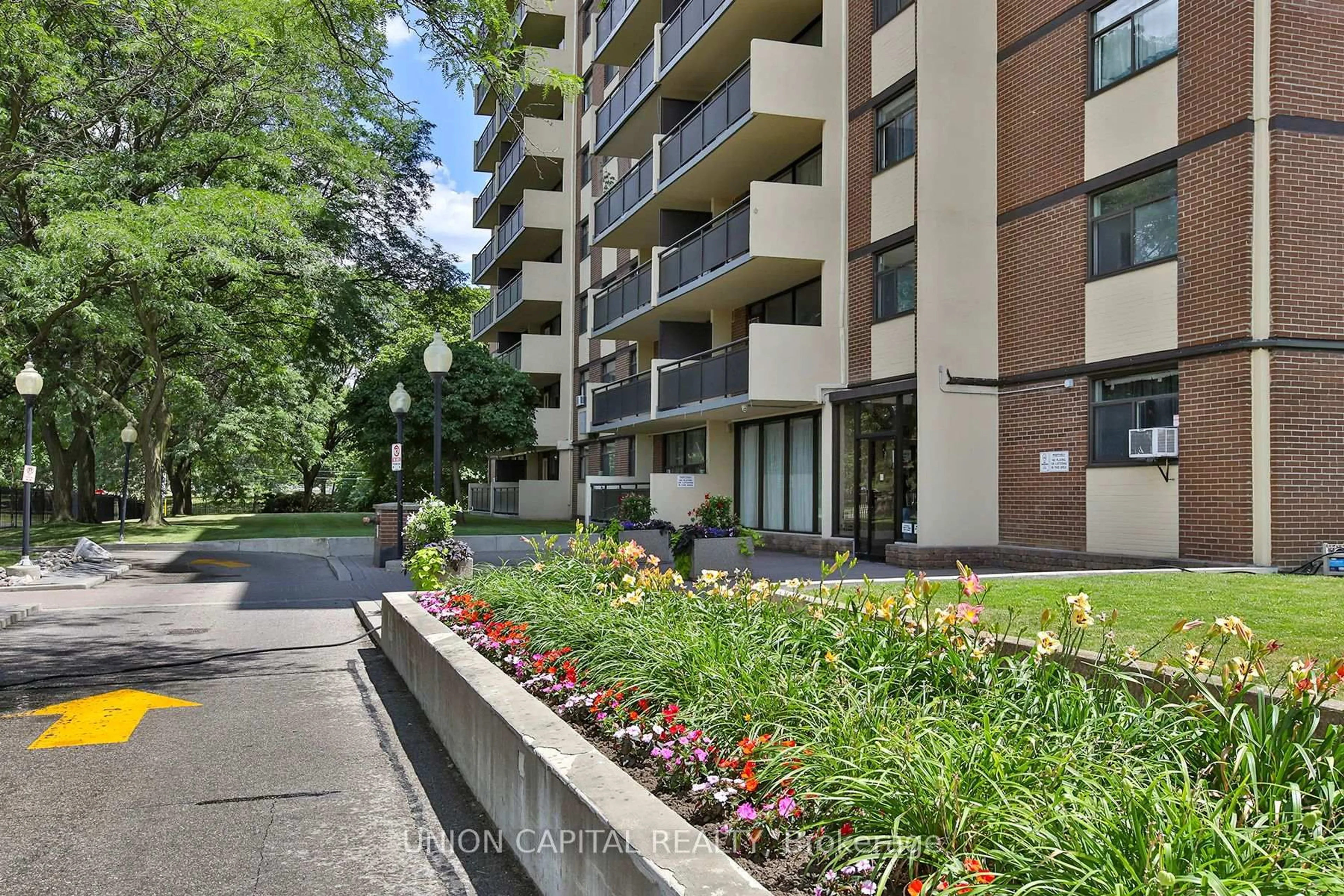 Unknown for 5 Frith Rd #711, Toronto Ontario M3N 2L5