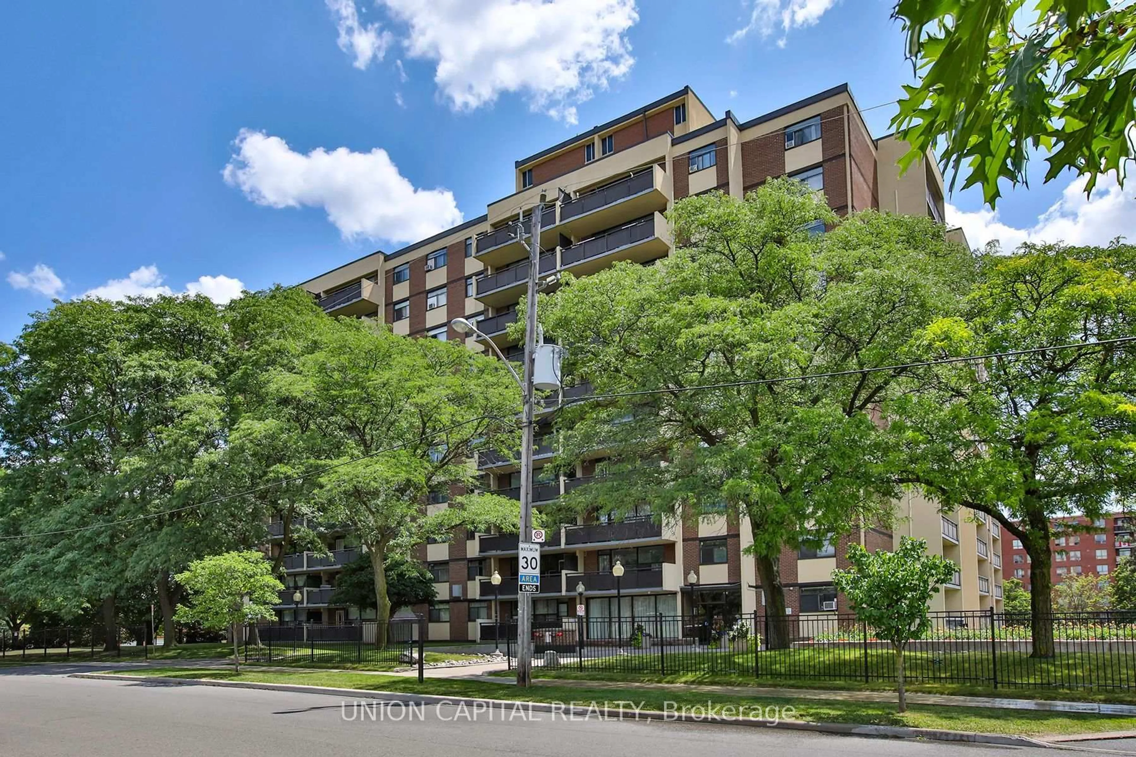 Unknown for 5 Frith Rd #711, Toronto Ontario M3N 2L5