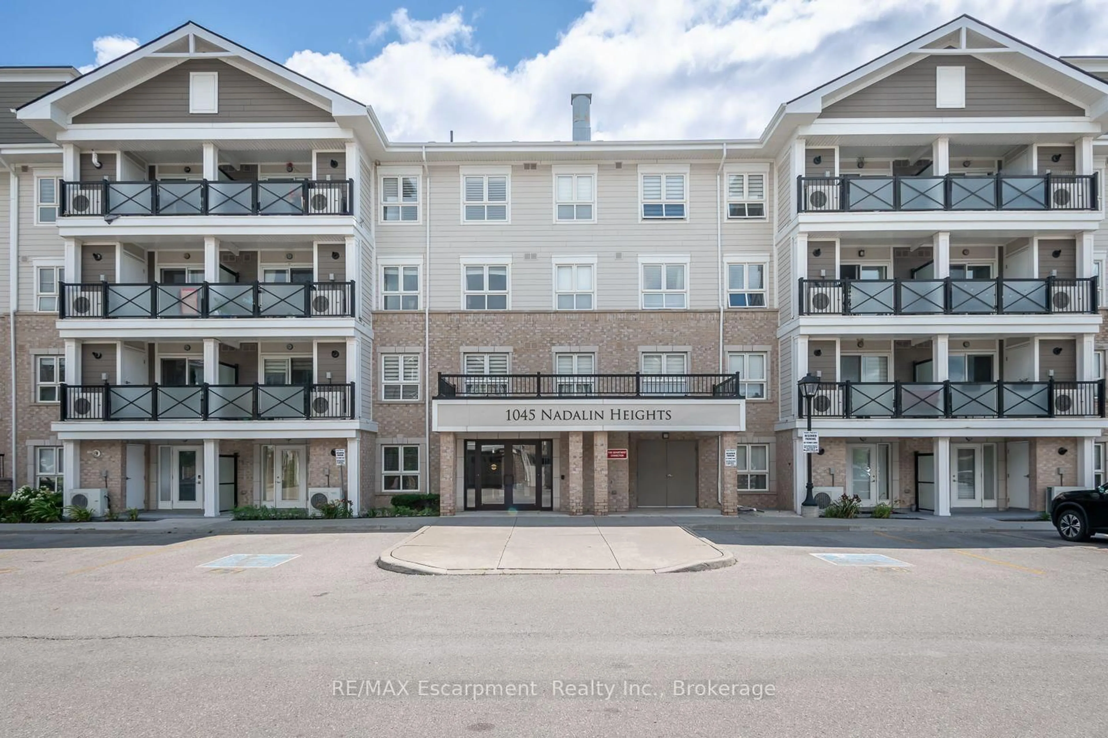 Patio, water/lake/river/ocean view for 1045 Nadalin Hts #307, Milton Ontario L9T 8R5