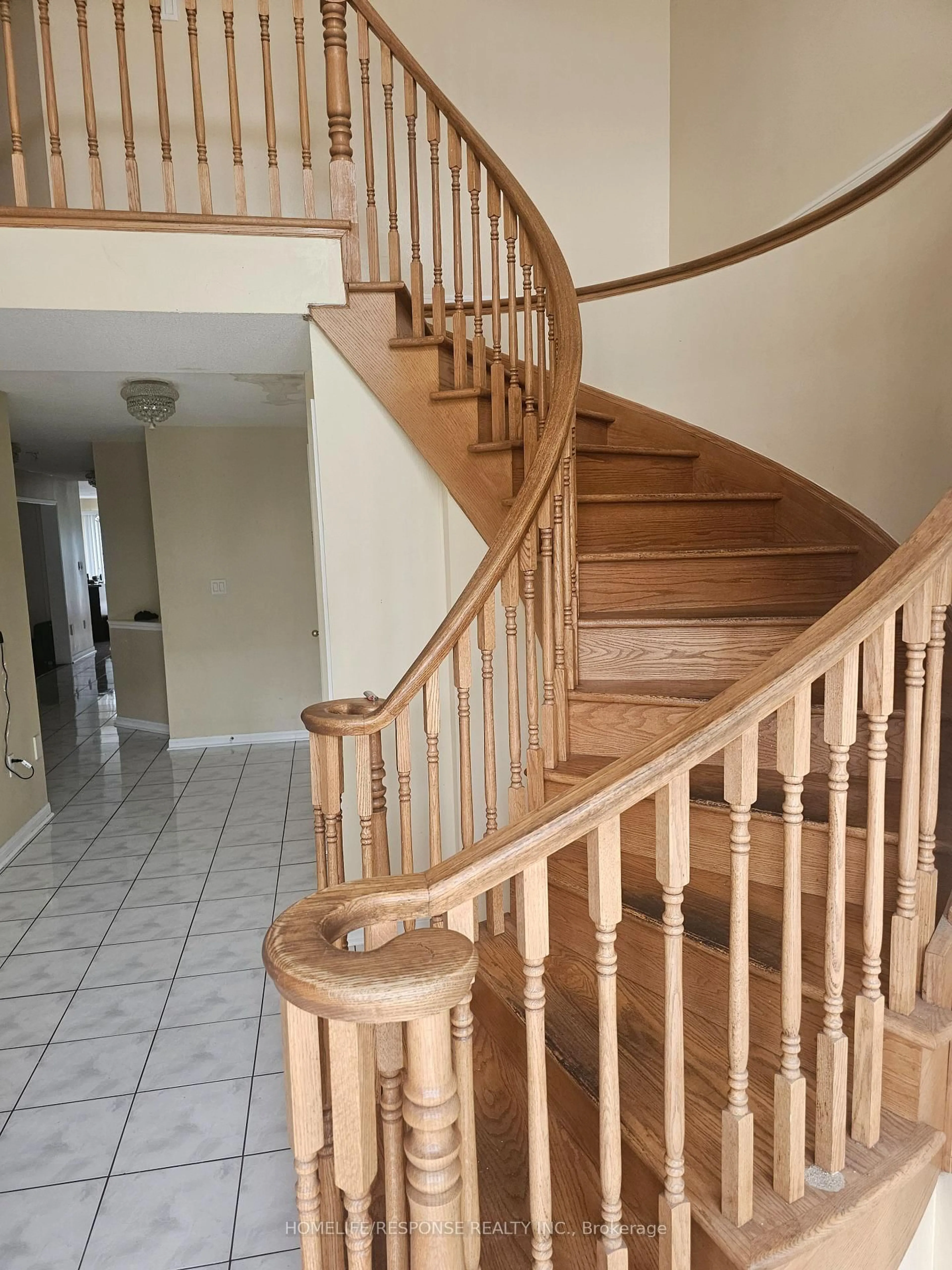 Stairs for 20 HIMALAYA St, Brampton Ontario L6R 2L8