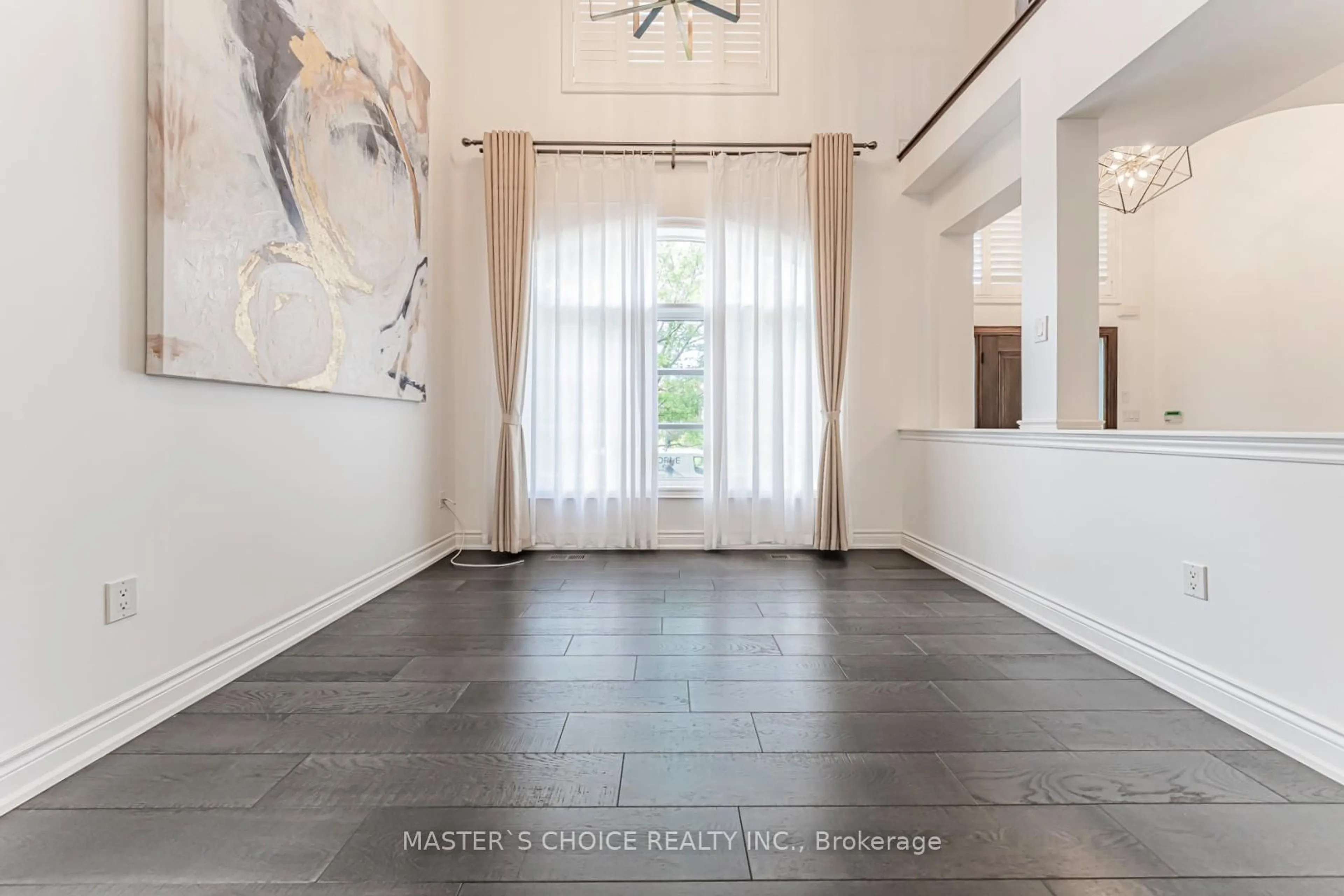 Indoor foyer for 2357 Rideau Dr, Oakville Ontario L6H 7R6