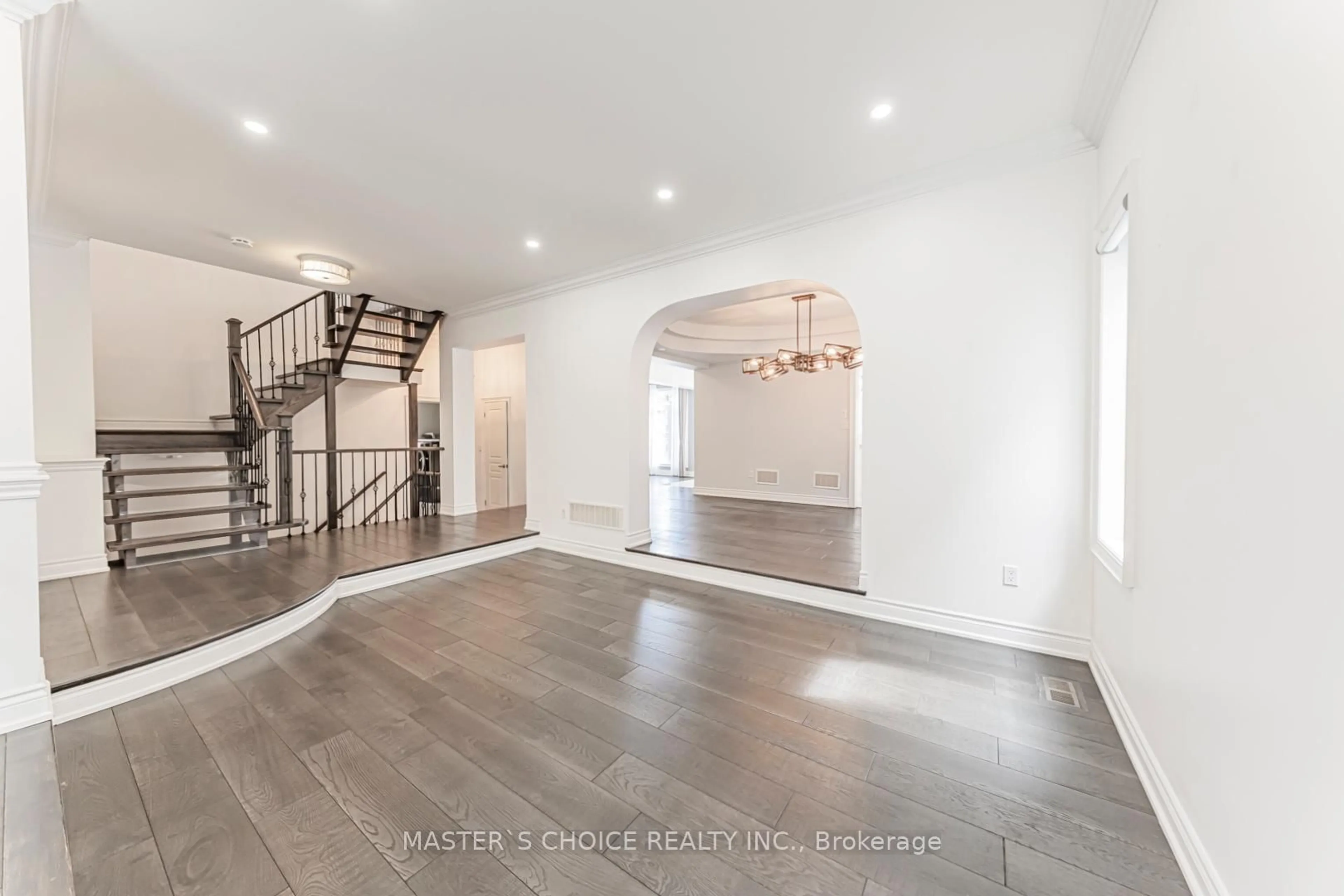 Indoor entryway for 2357 Rideau Dr, Oakville Ontario L6H 7R6