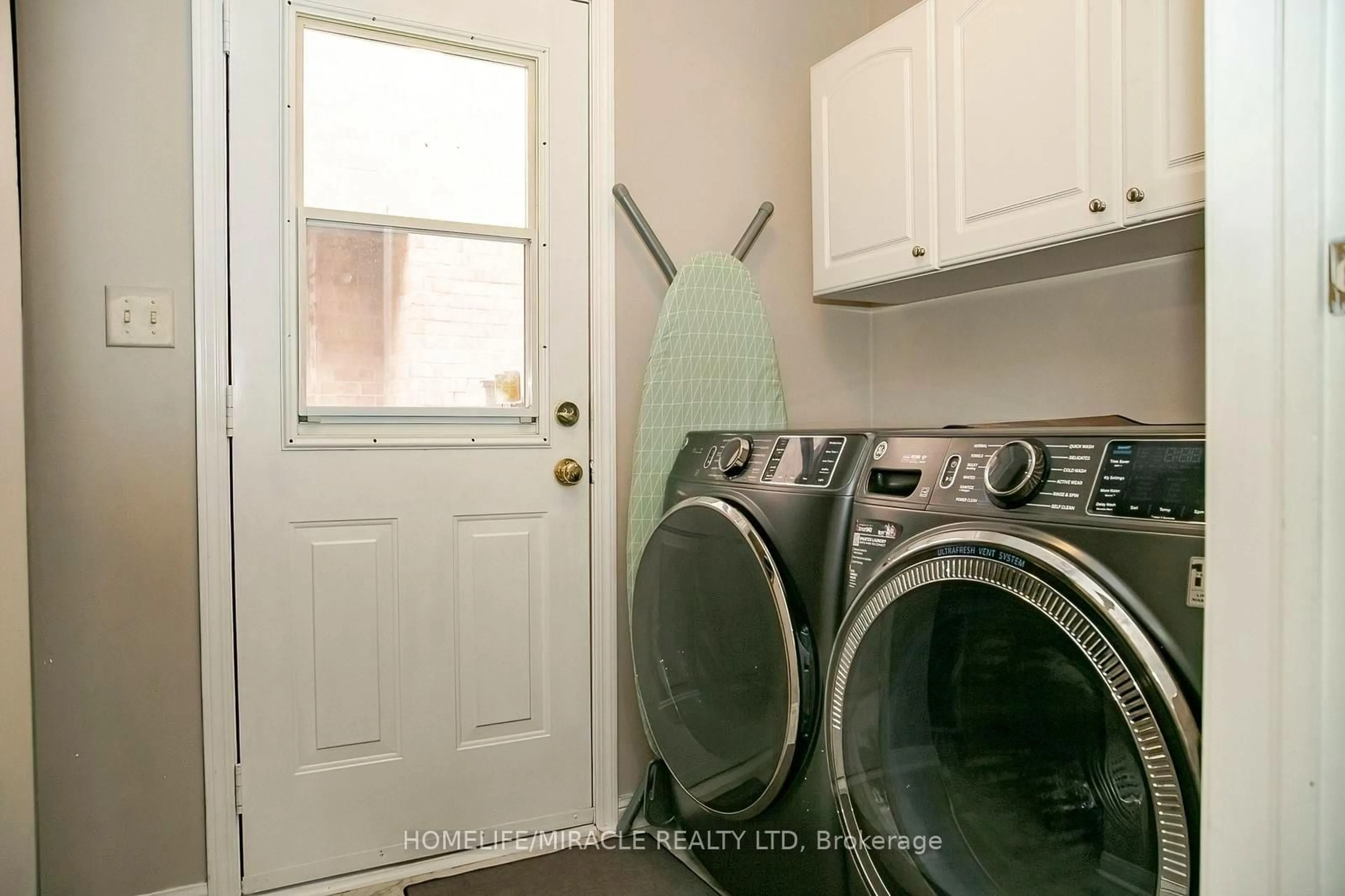 Laundry room for 81 Narrow Valley Cres, Brampton Ontario L6R 2M4