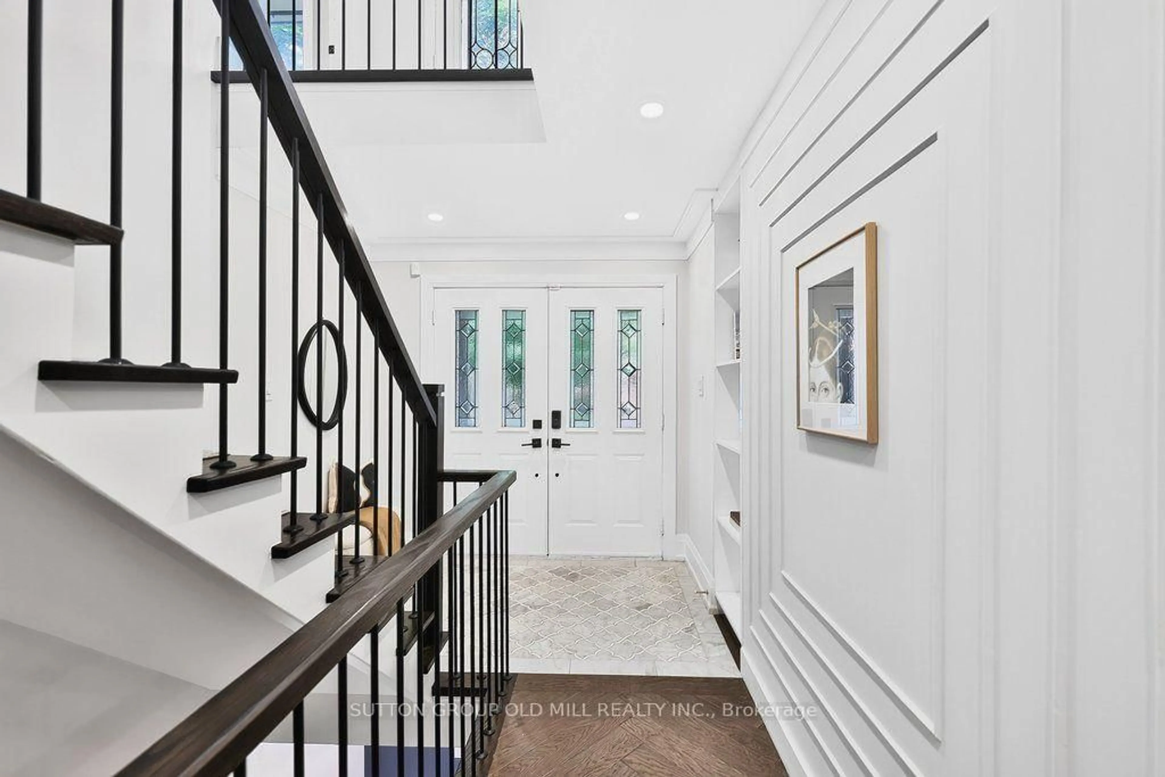 Indoor entryway for 51 Princeton Rd, Toronto Ontario M8X 2E3