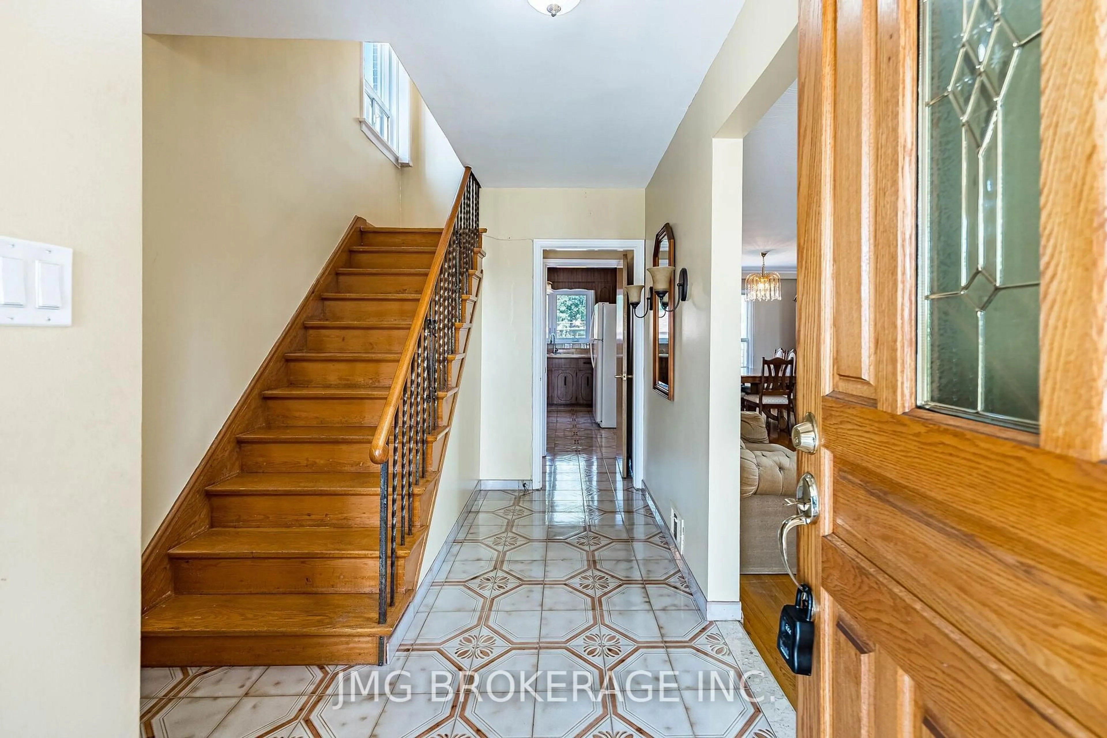 Indoor foyer for 53 Foxrun Ave, Toronto Ontario M3L 1L9