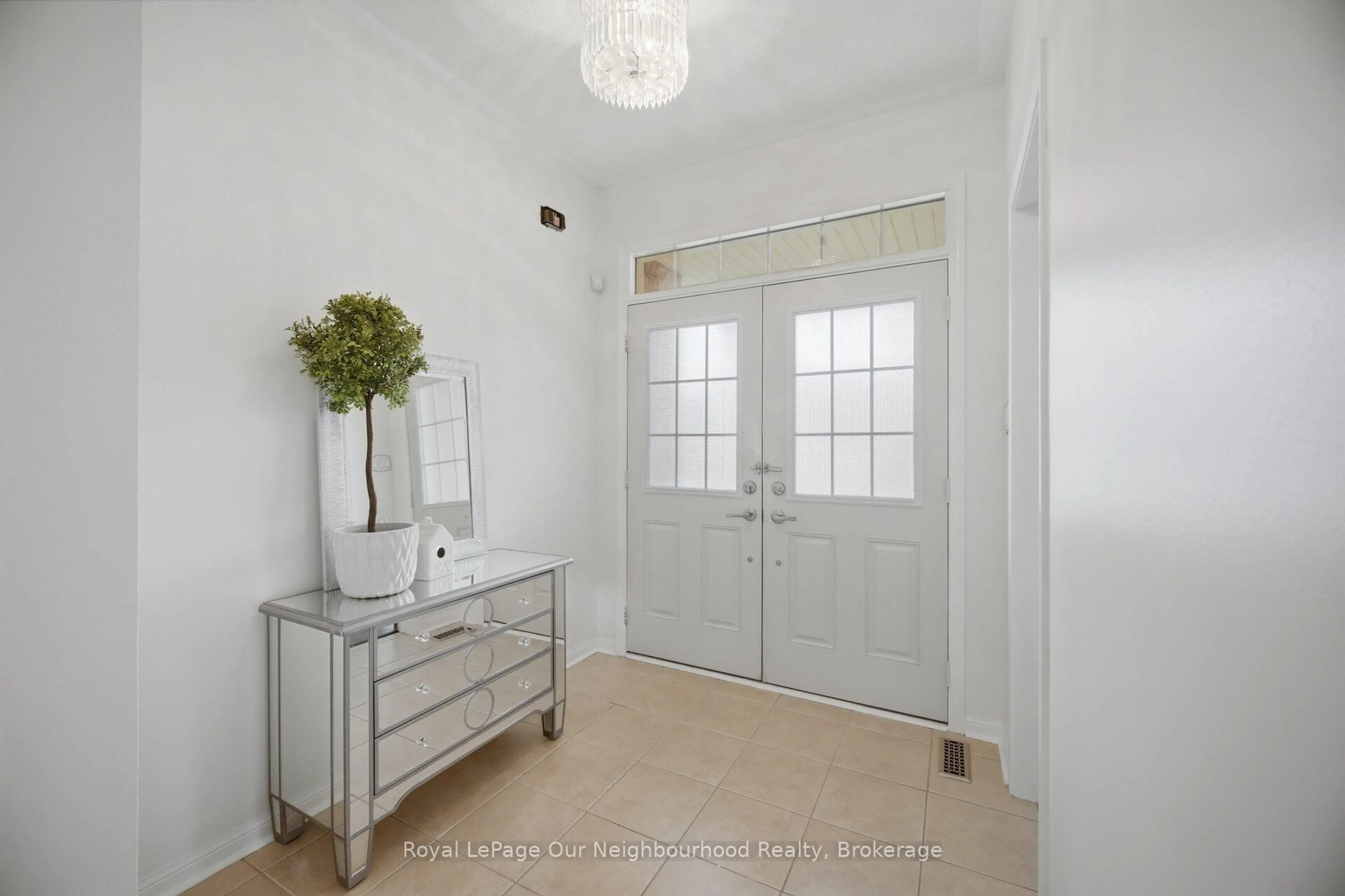 Indoor entryway for 69 Bloomsbury Ave, Brampton Ontario L6P 1S6
