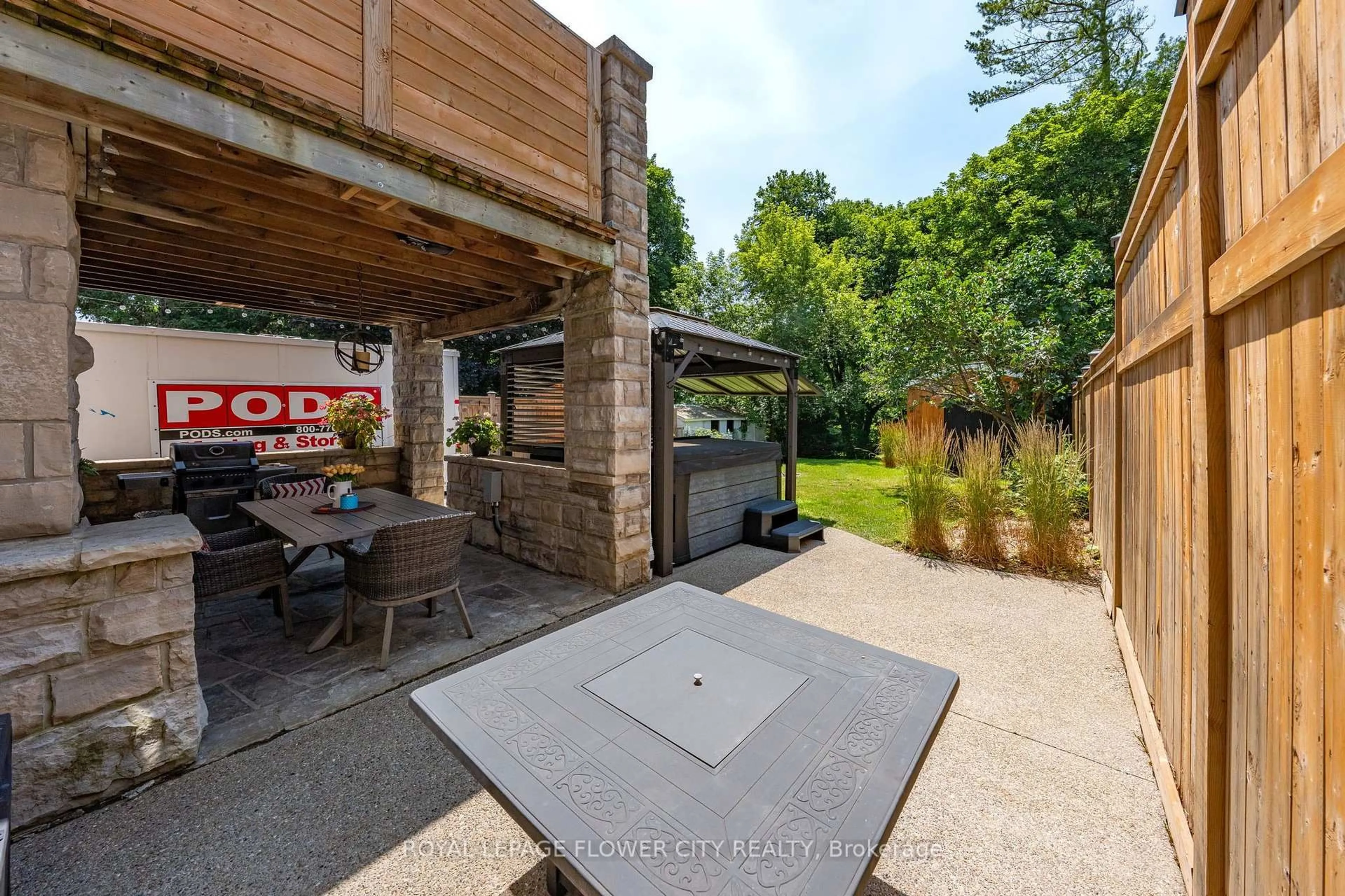 Patio, street for 15626 Mclaughlin Rd, Caledon Ontario L7C 1M3