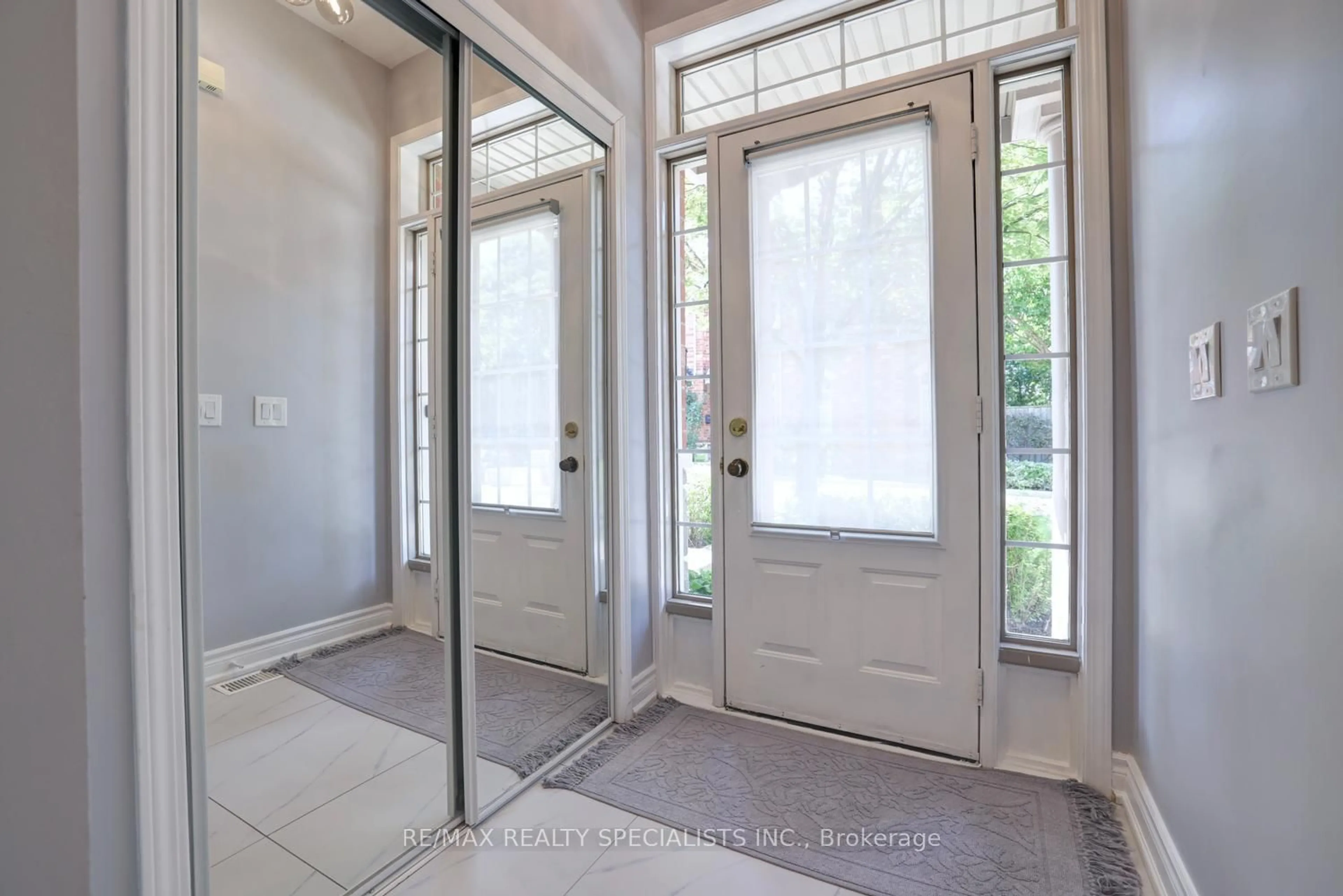 Indoor entryway for 2401 Fifth Line #8, Mississauga Ontario L5K 1V9
