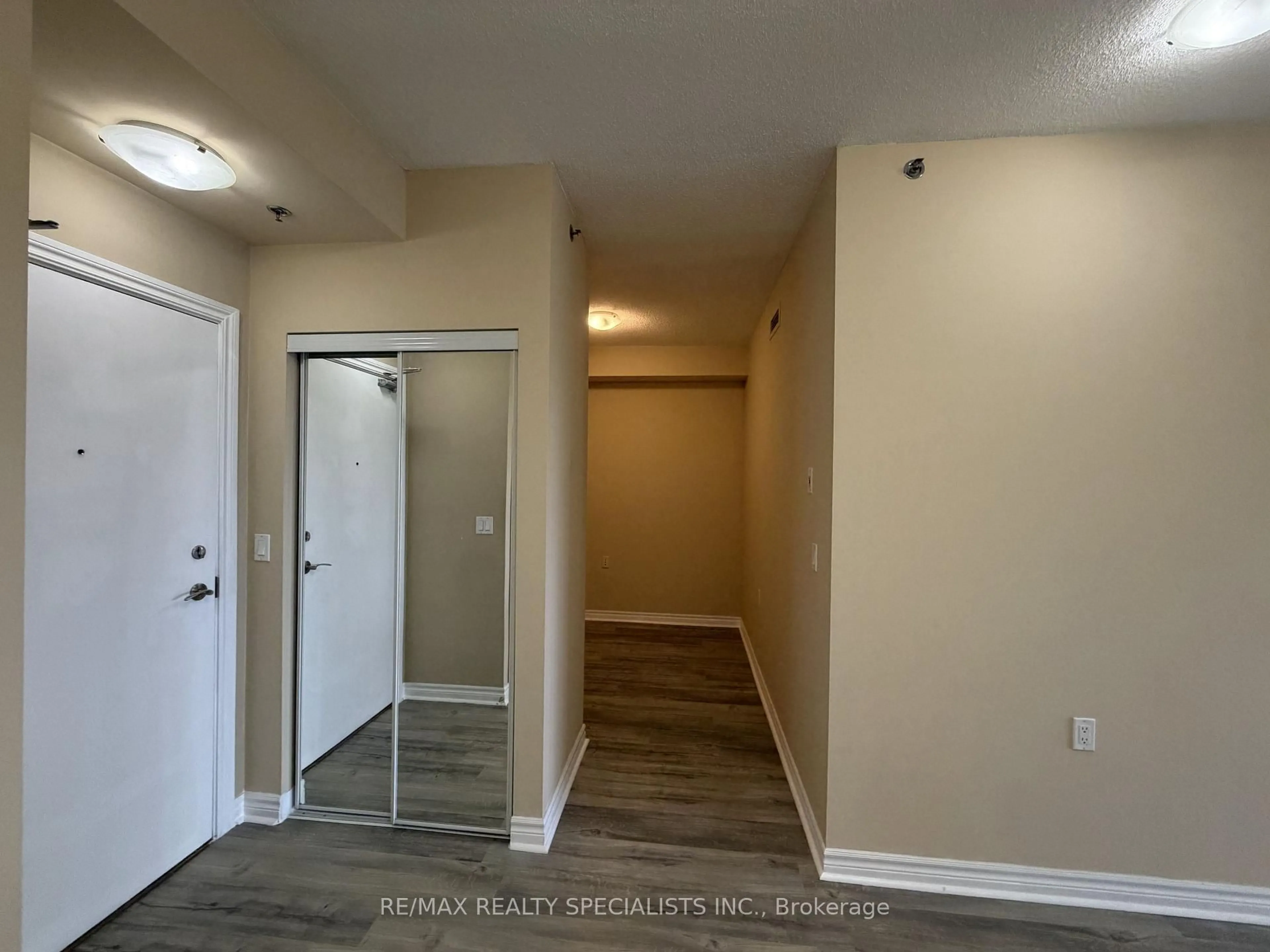 A pic of a room for 810 Scollard Crt #1007, Mississauga Ontario L5V 0A4