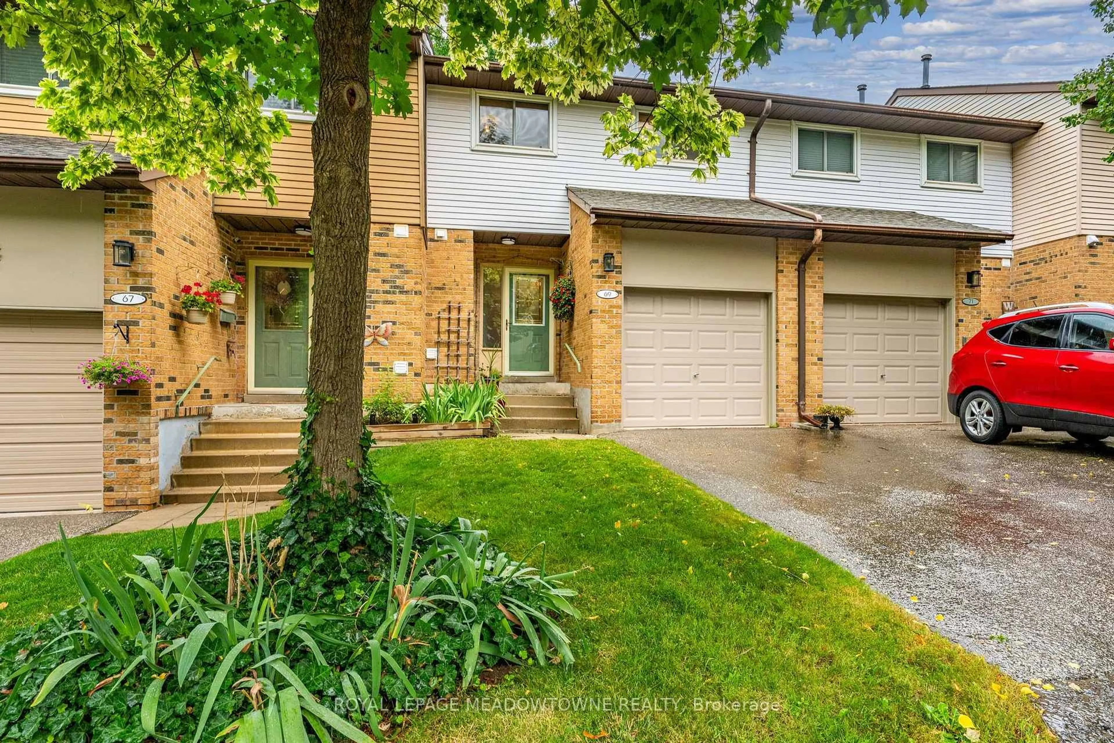 Home with brick exterior material, street for 69 Lynden Circ, Halton Hills Ontario L7G 4Y7