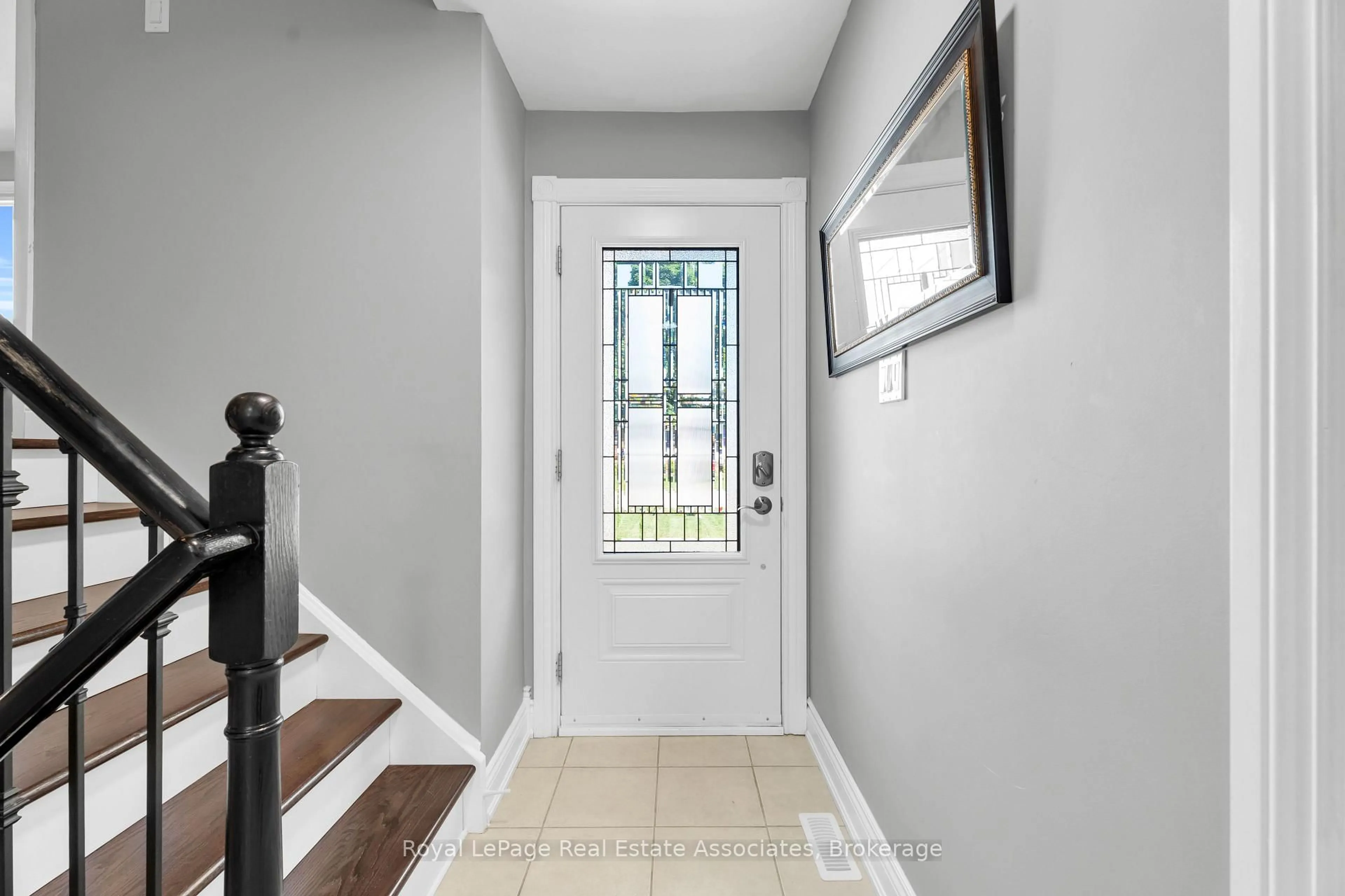 Indoor entryway for 233 Elmore Dr, Halton Hills Ontario L7J 1T8