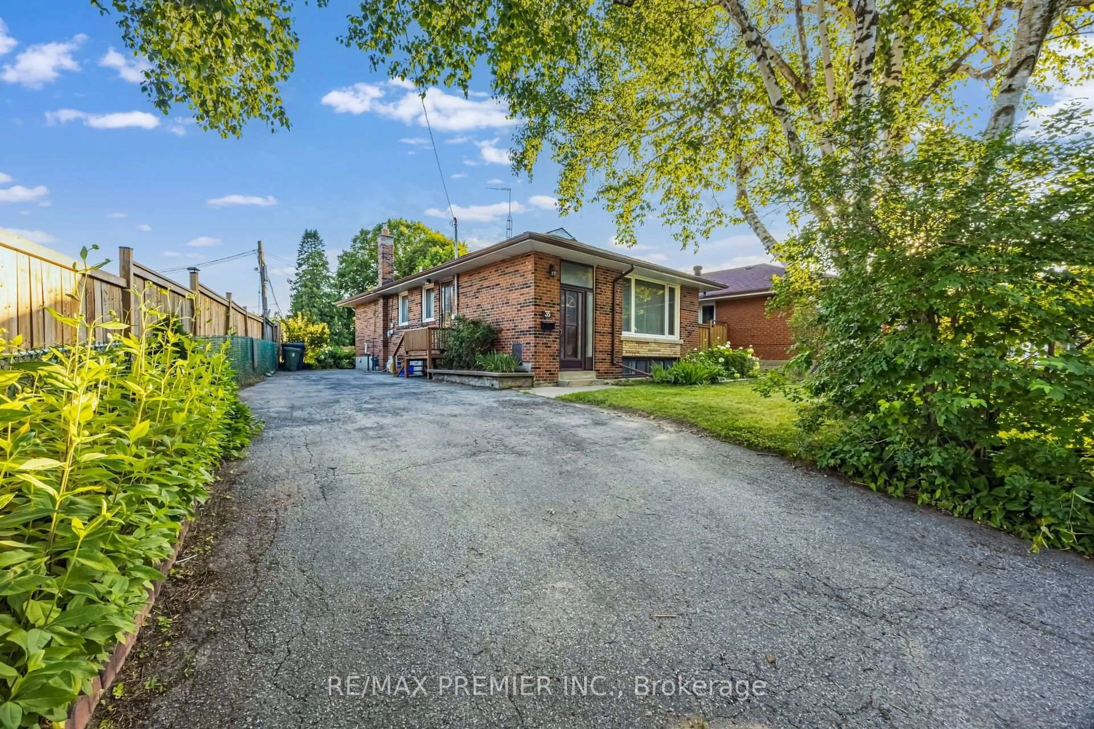 A pic from outside/outdoor area/front of a property/back of a property/a pic from drone, street for 35 Barkwin Dr, Toronto Ontario M9V 2W4