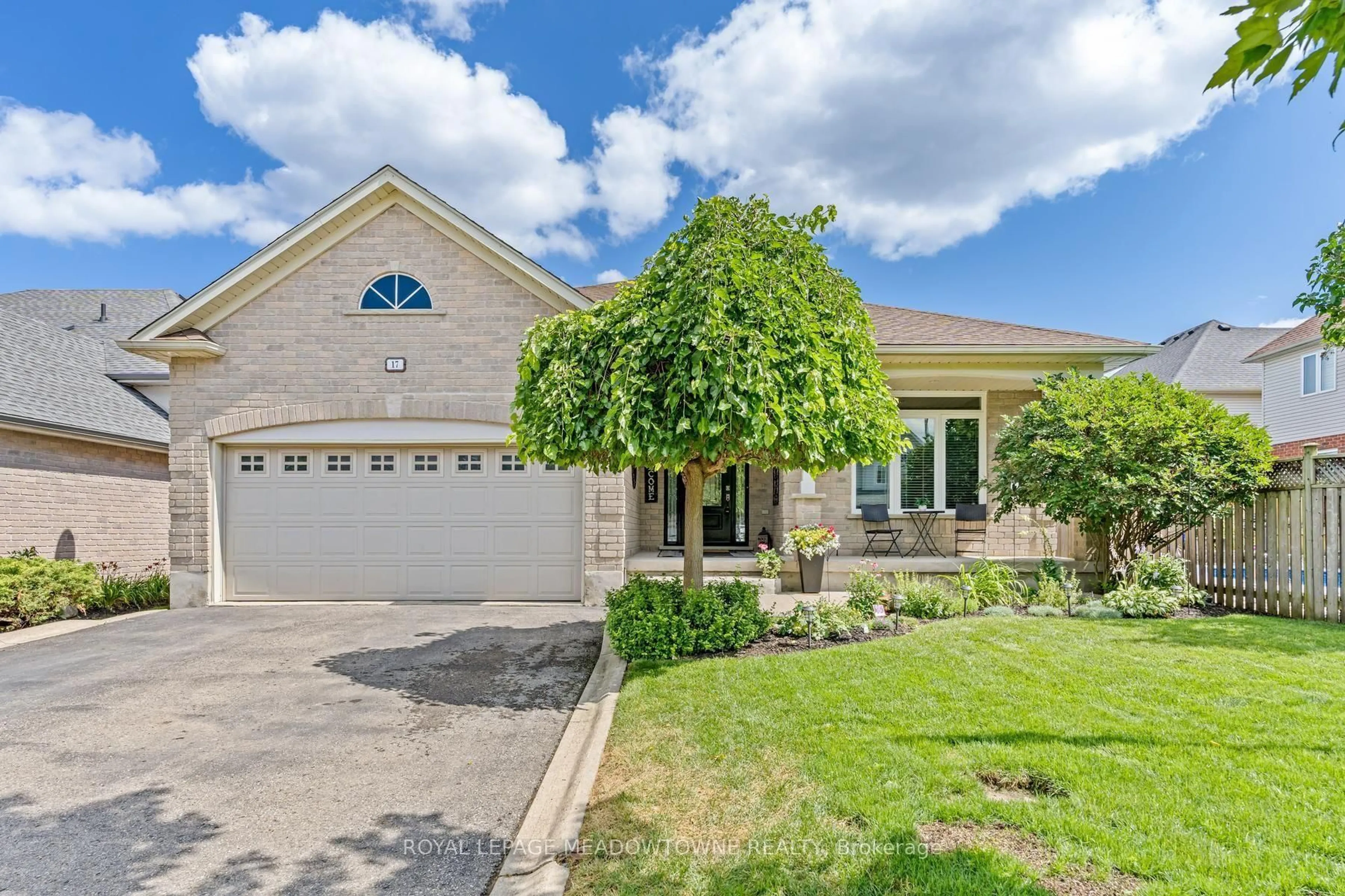 Home with brick exterior material, street for 17 Dawkins Cres, Halton Hills Ontario L7J 2Z4