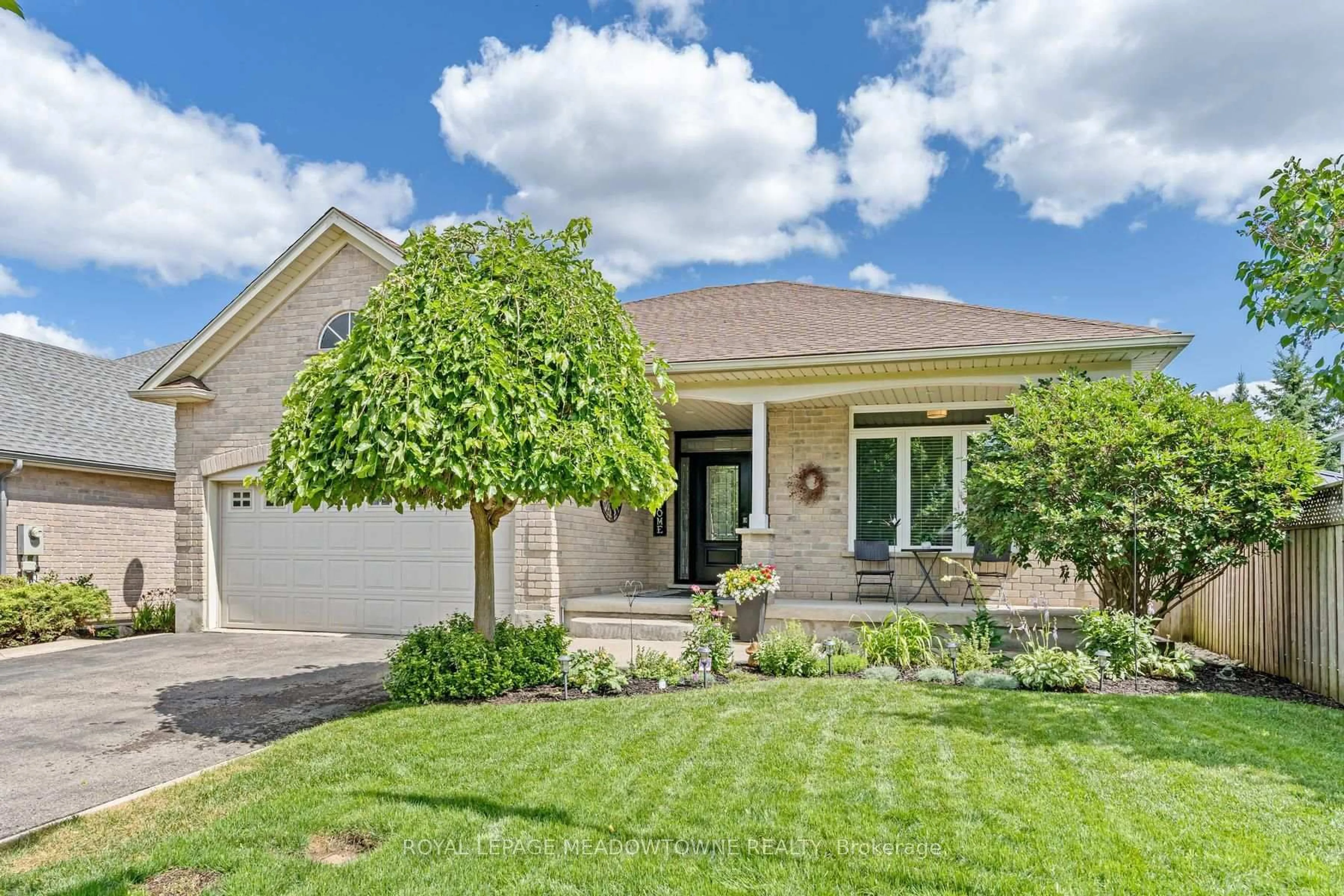Home with brick exterior material, street for 17 Dawkins Cres, Halton Hills Ontario L7J 2Z4